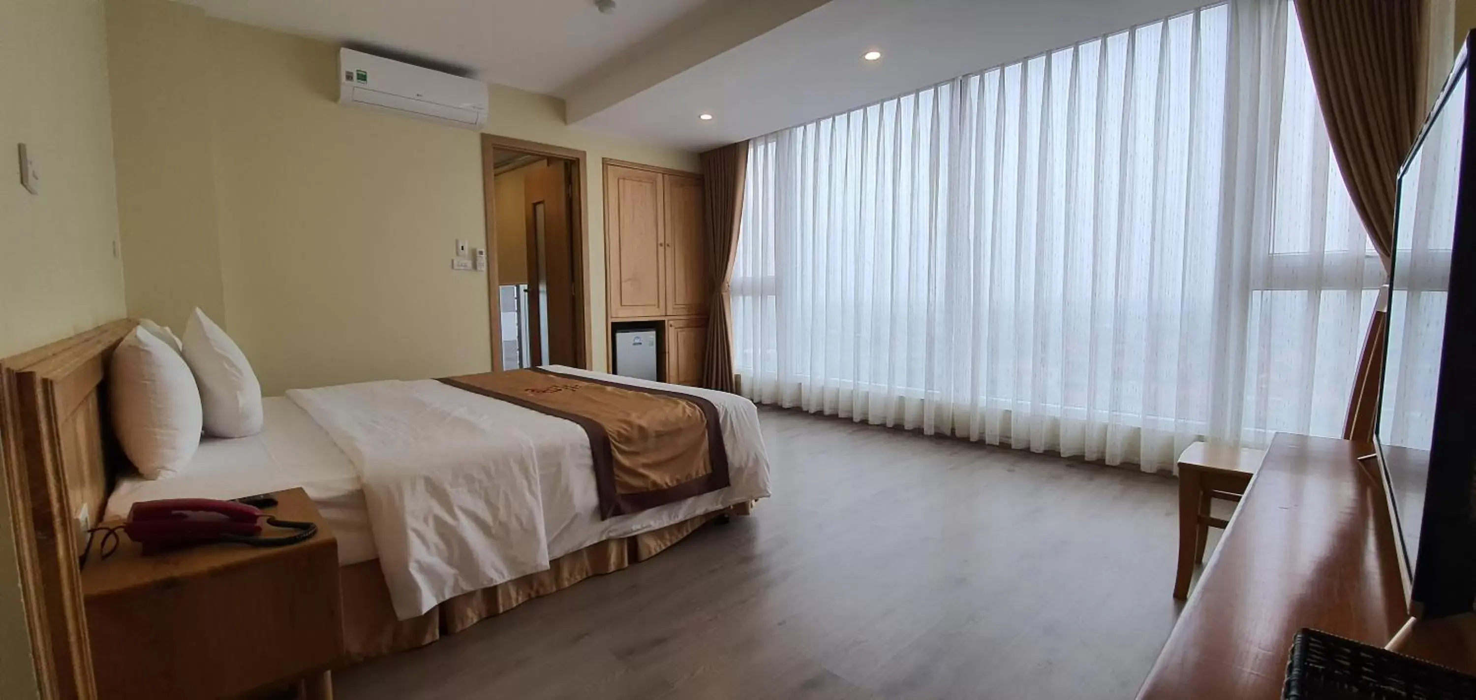 Deluxe Double Room in The Queen Hotel Ninh Binh Deluxe Double Room in The Queen Hotel Ninh Binh