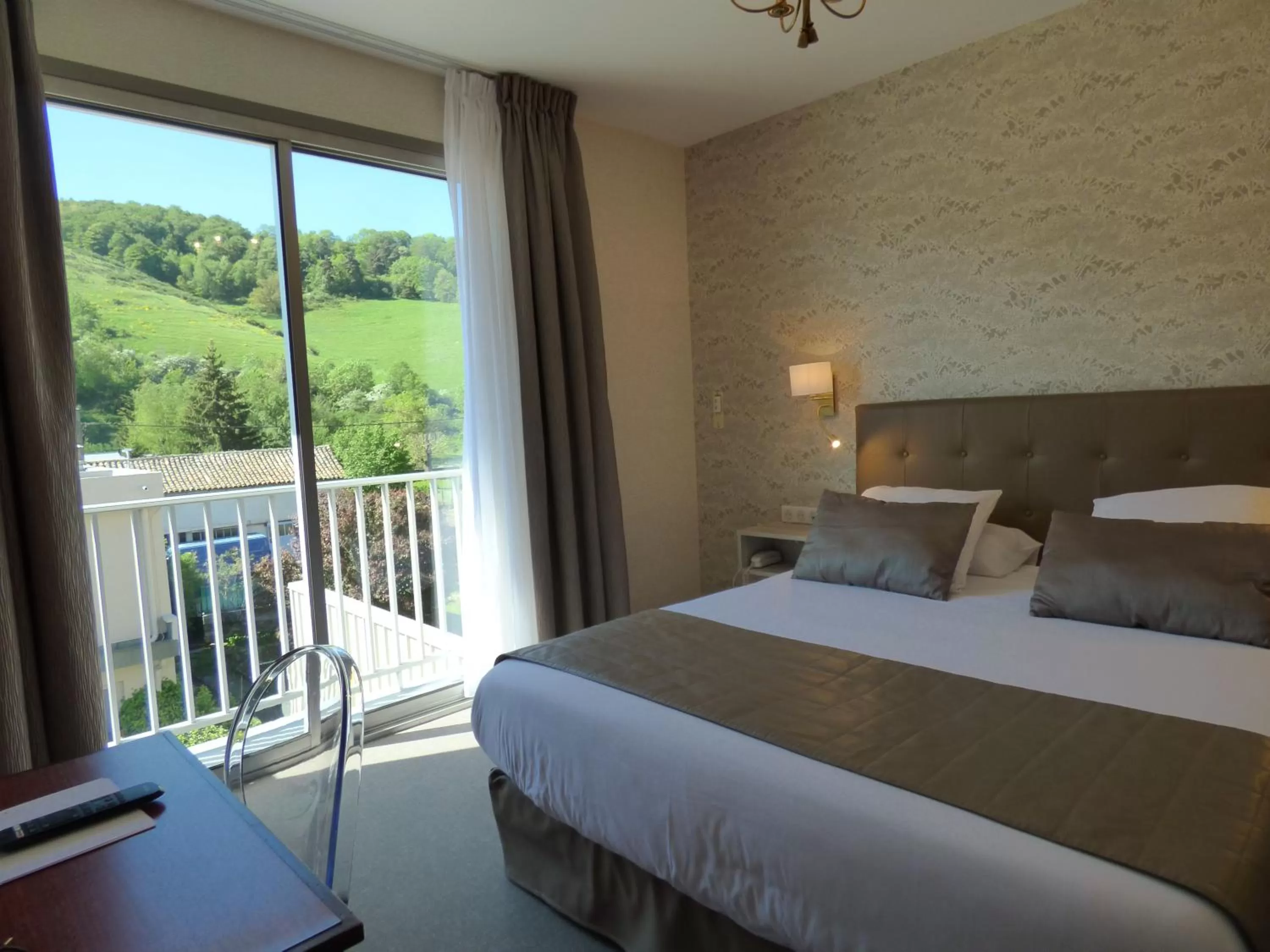 Bed in Urban Style L'Etape