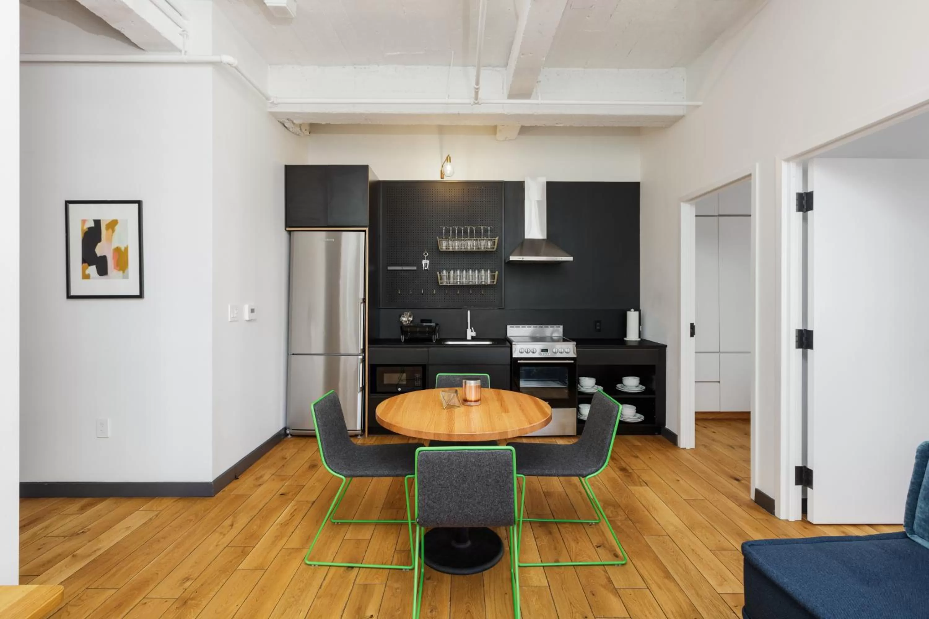 Kitchen or kitchenette in Placemakr Wall Street