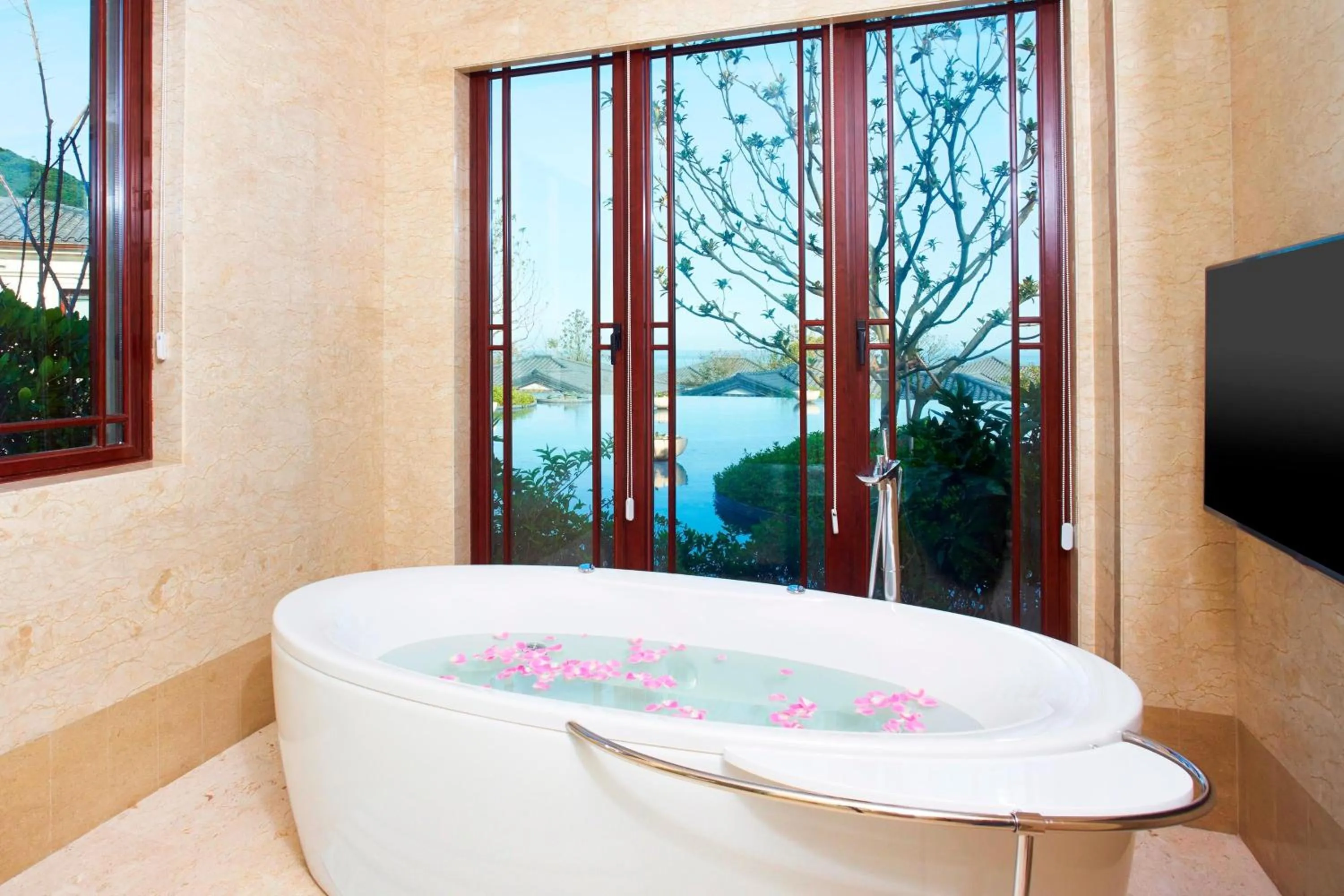Bathroom in The Westin Zhujiajian Resort, Zhoushan