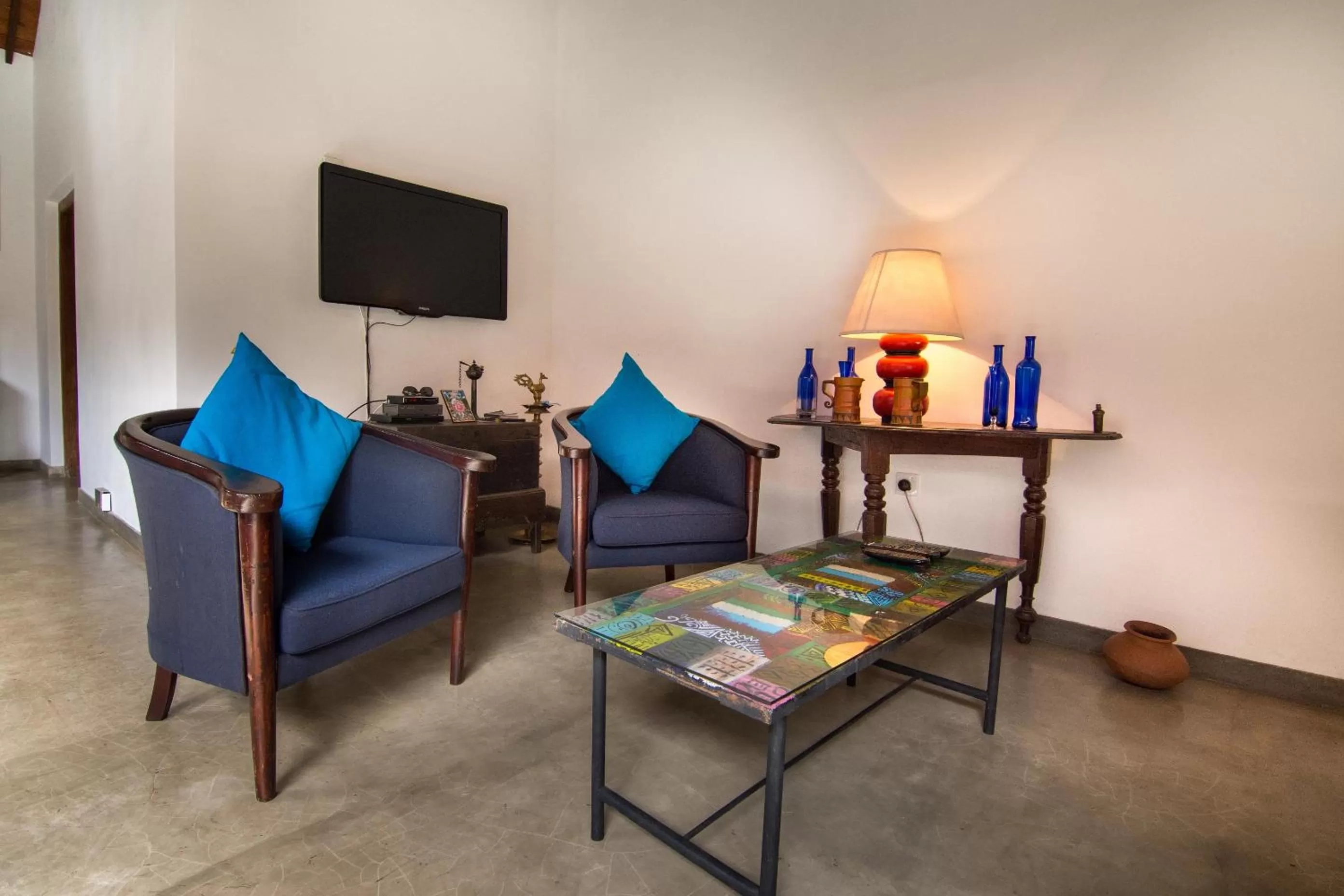 Pool view in The Kandyan Manor by Bhathiya & Suzy