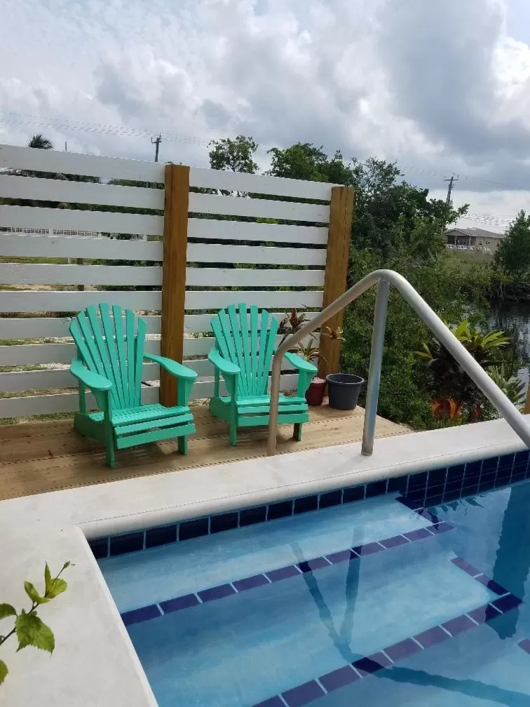 Swimming pool in The BNB on Triggerfish Close to the airport