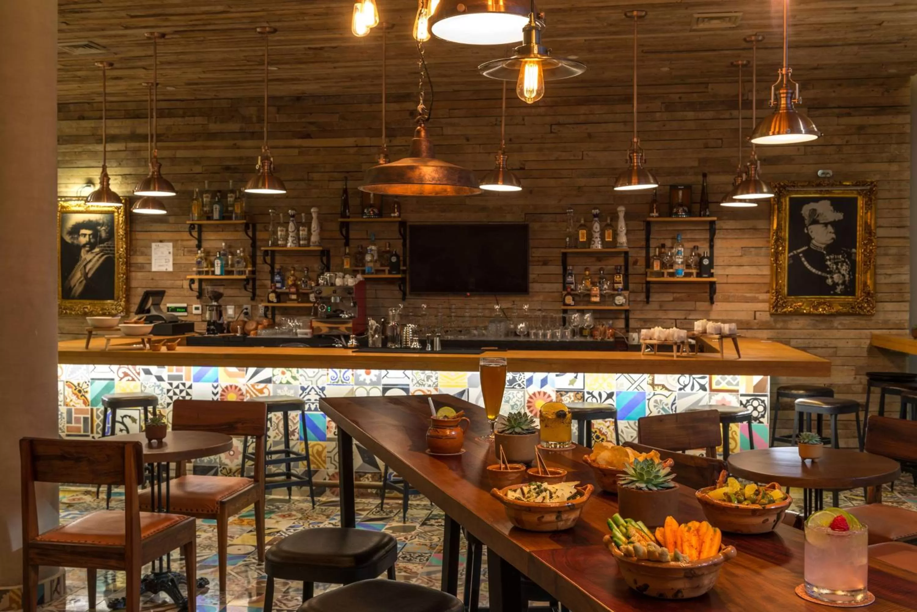 Restaurant/places to eat in The Fives Downtown Hotel & Residences, Curio Collection by Hilton