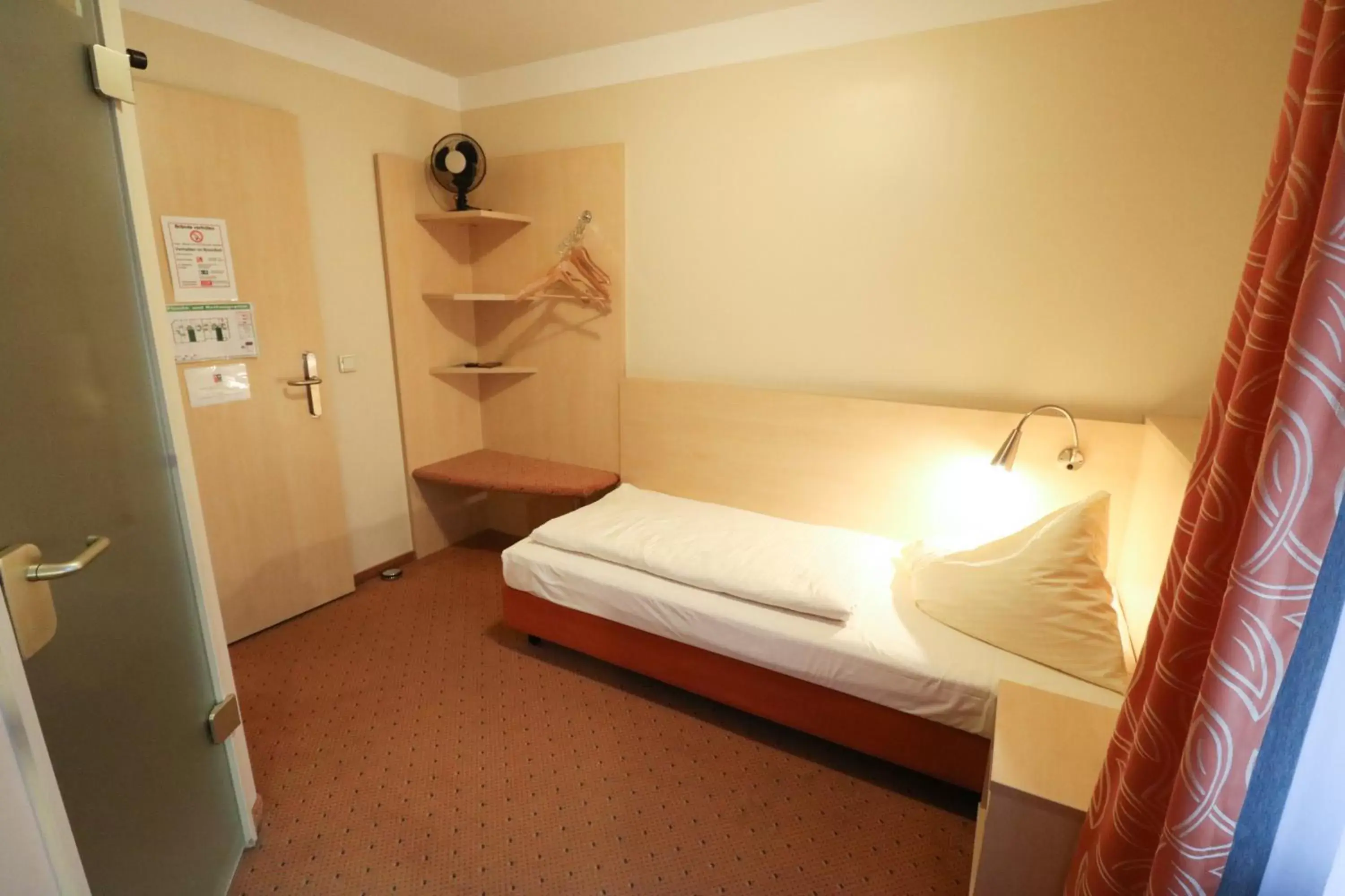 Economy Single Room in Hotel Petul An der Zeche Economy Single Room in Hotel Petul An der Zeche