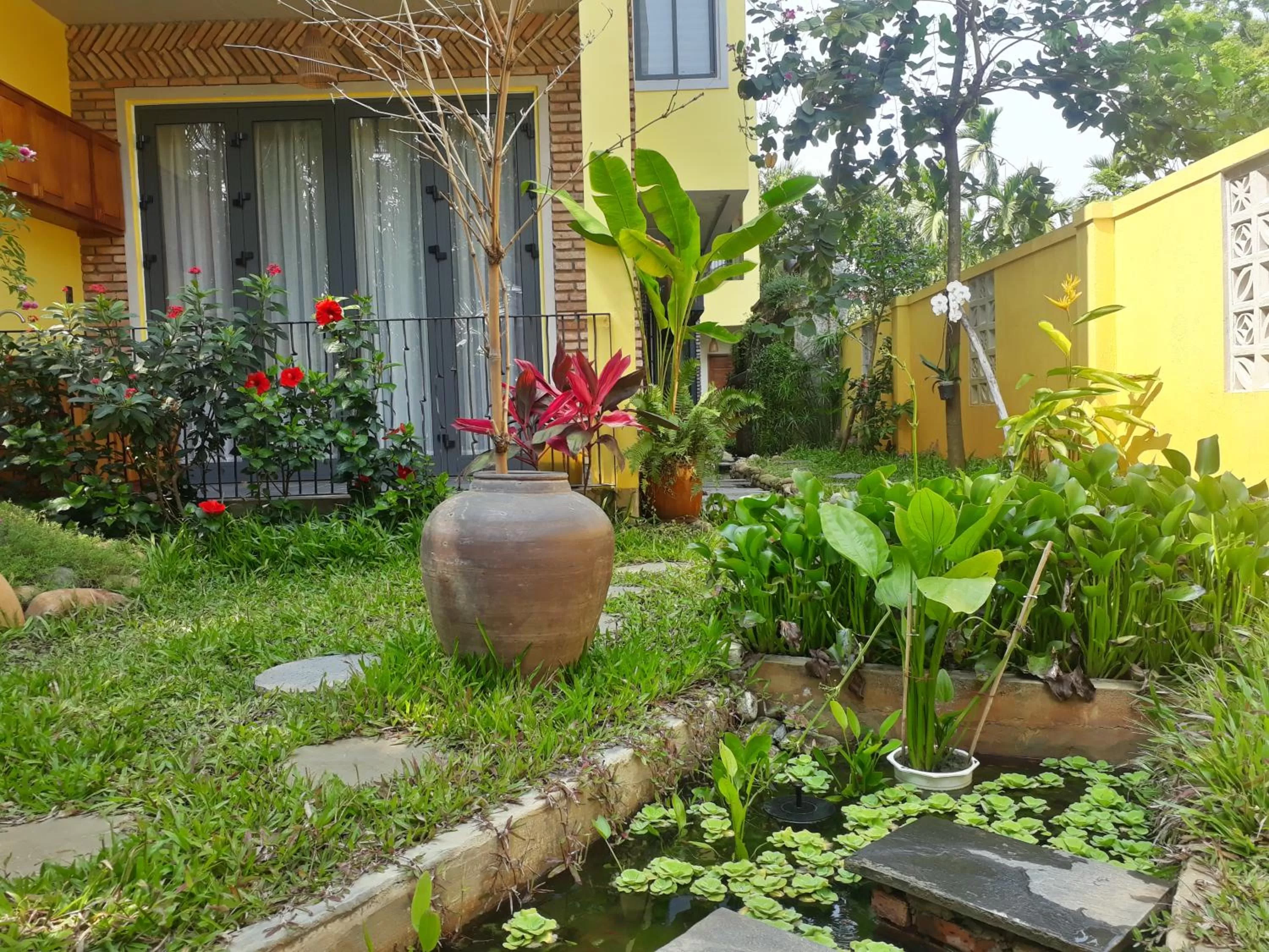 Garden in Pink Tulip Hoi An
