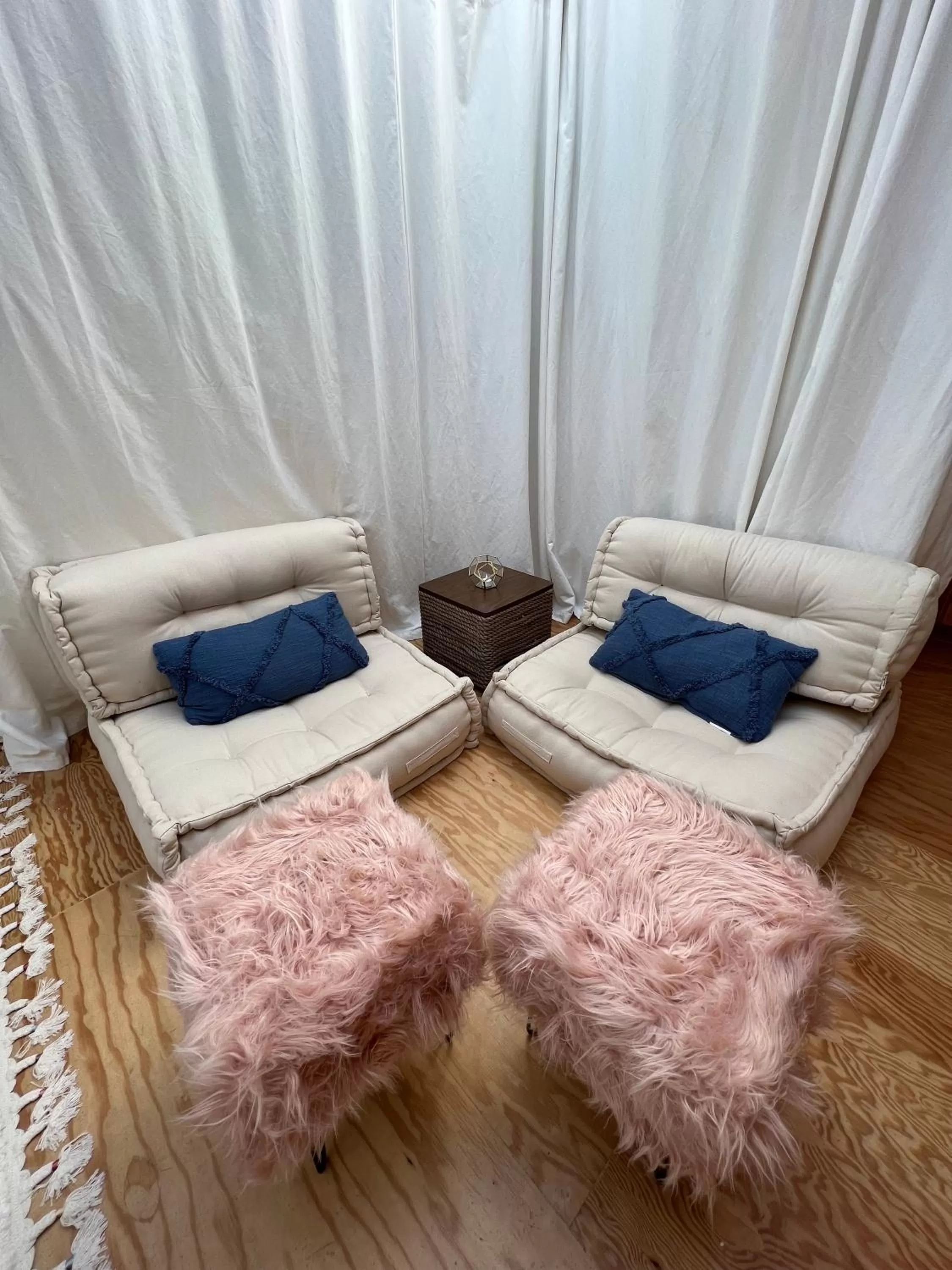 Living room in STAY OPEN Venice Beach