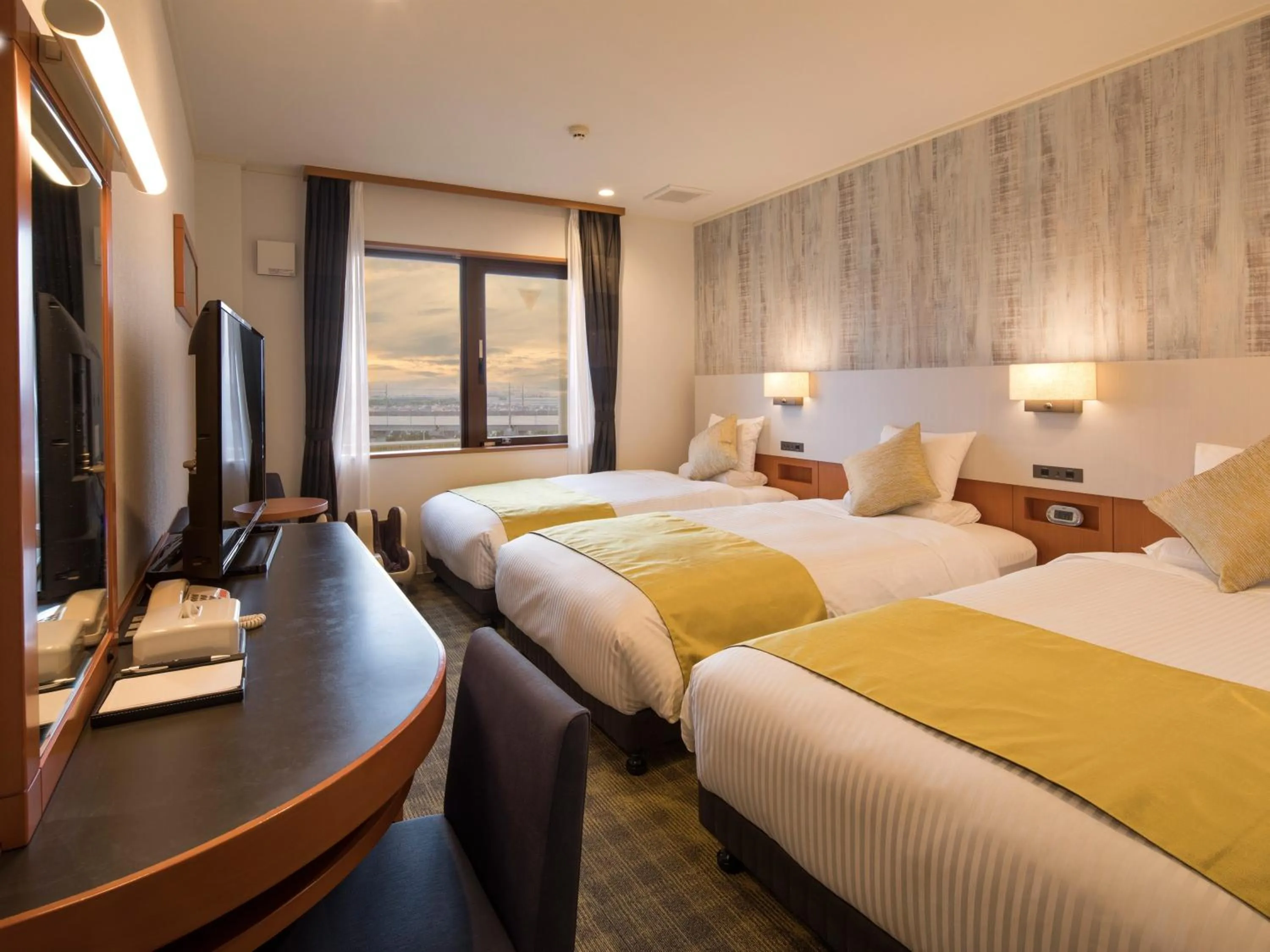 Photo of the whole room, Bed in HOTEL MYSTAYS Maihama