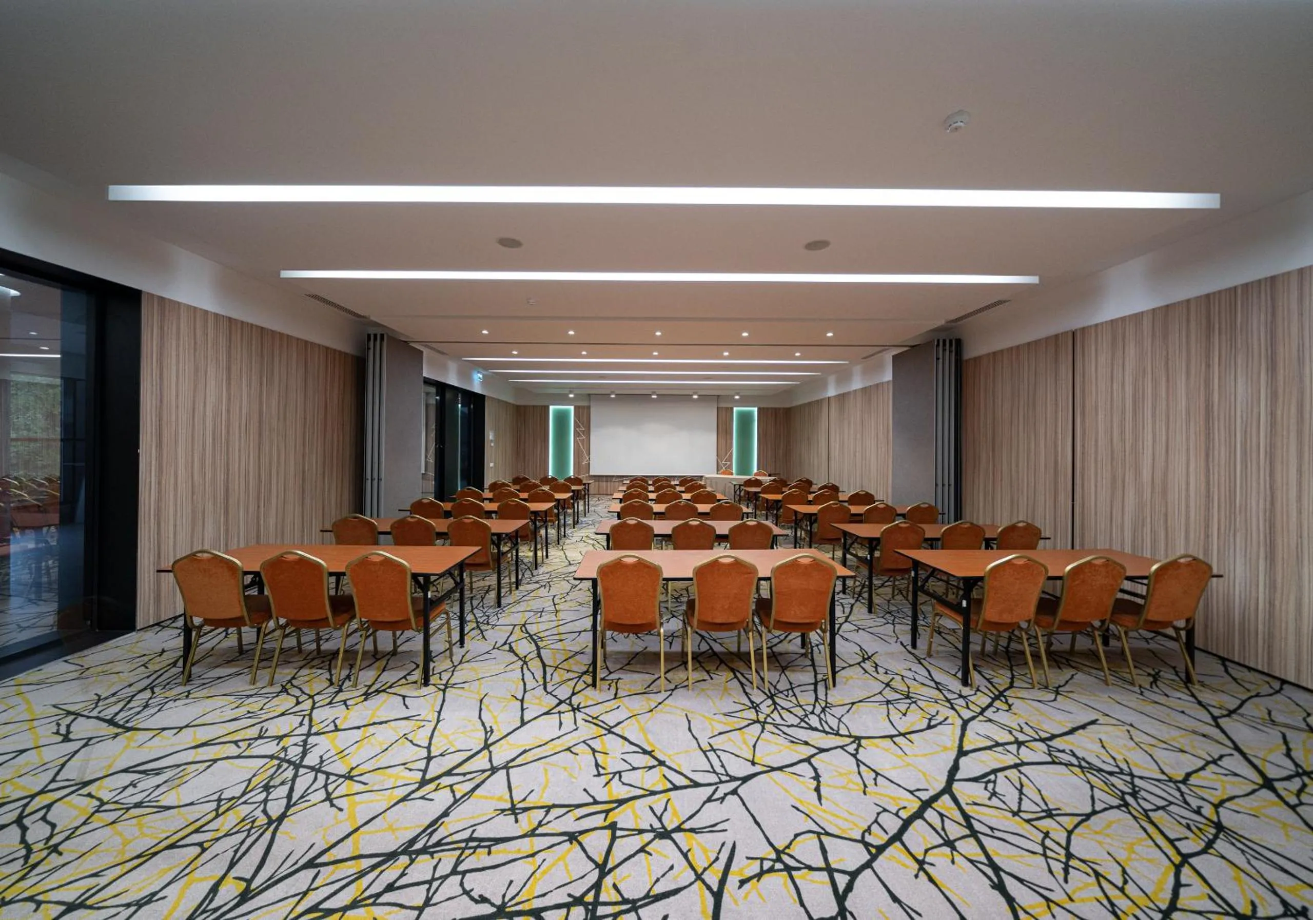 Business facilities in Hotel International