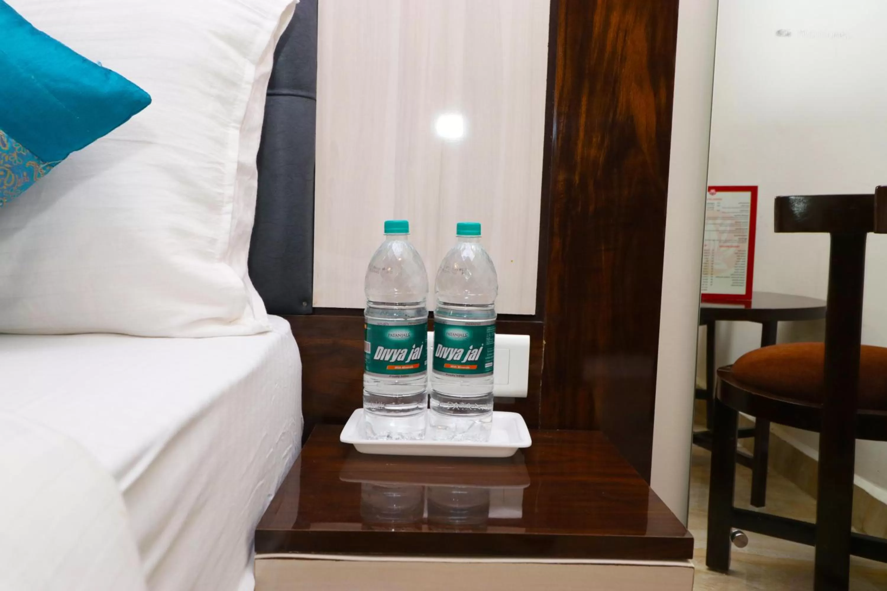 Drinks, Bed in Airport Hotel Shivaka Inn