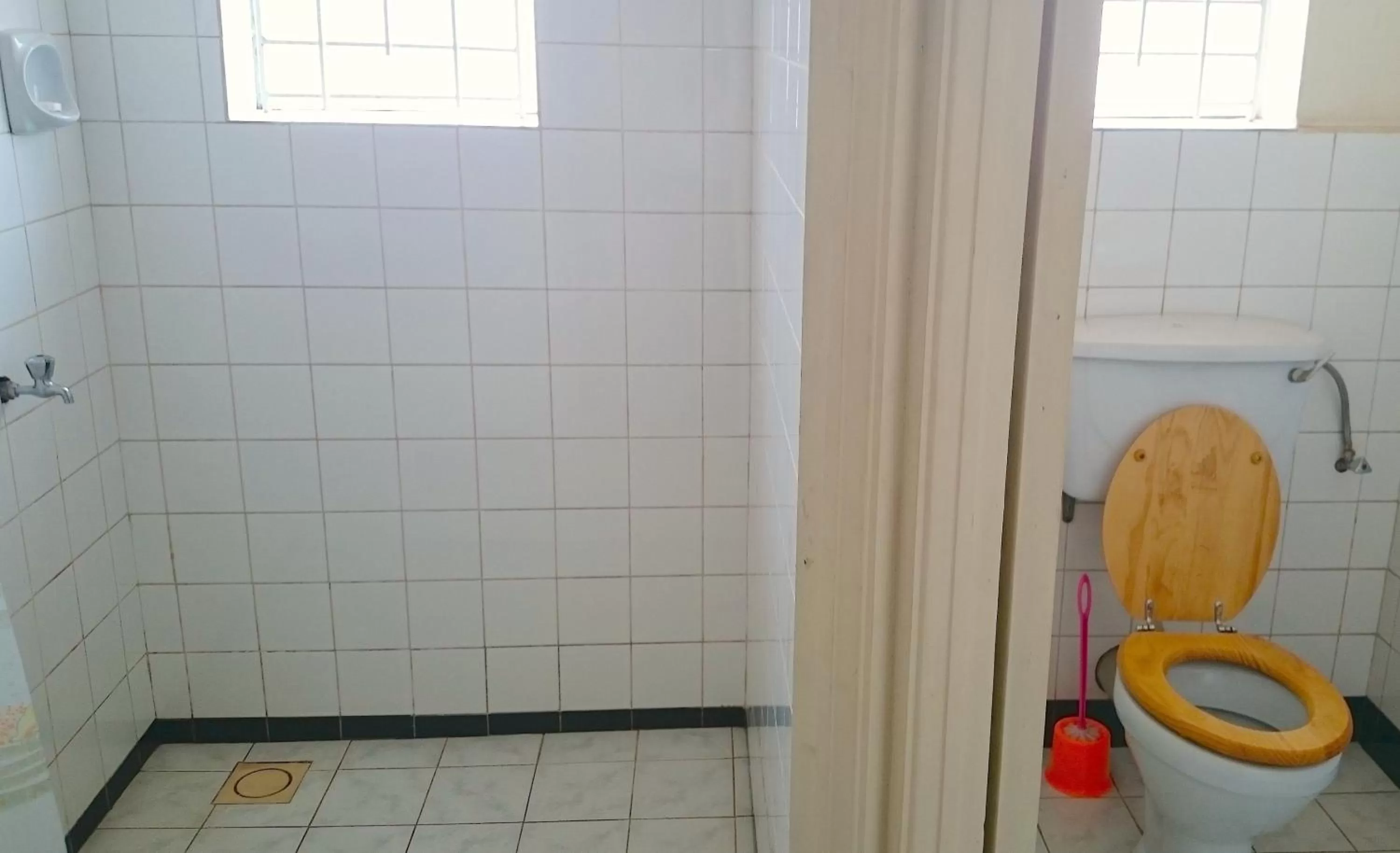 Bathroom in Hotel Acacia City