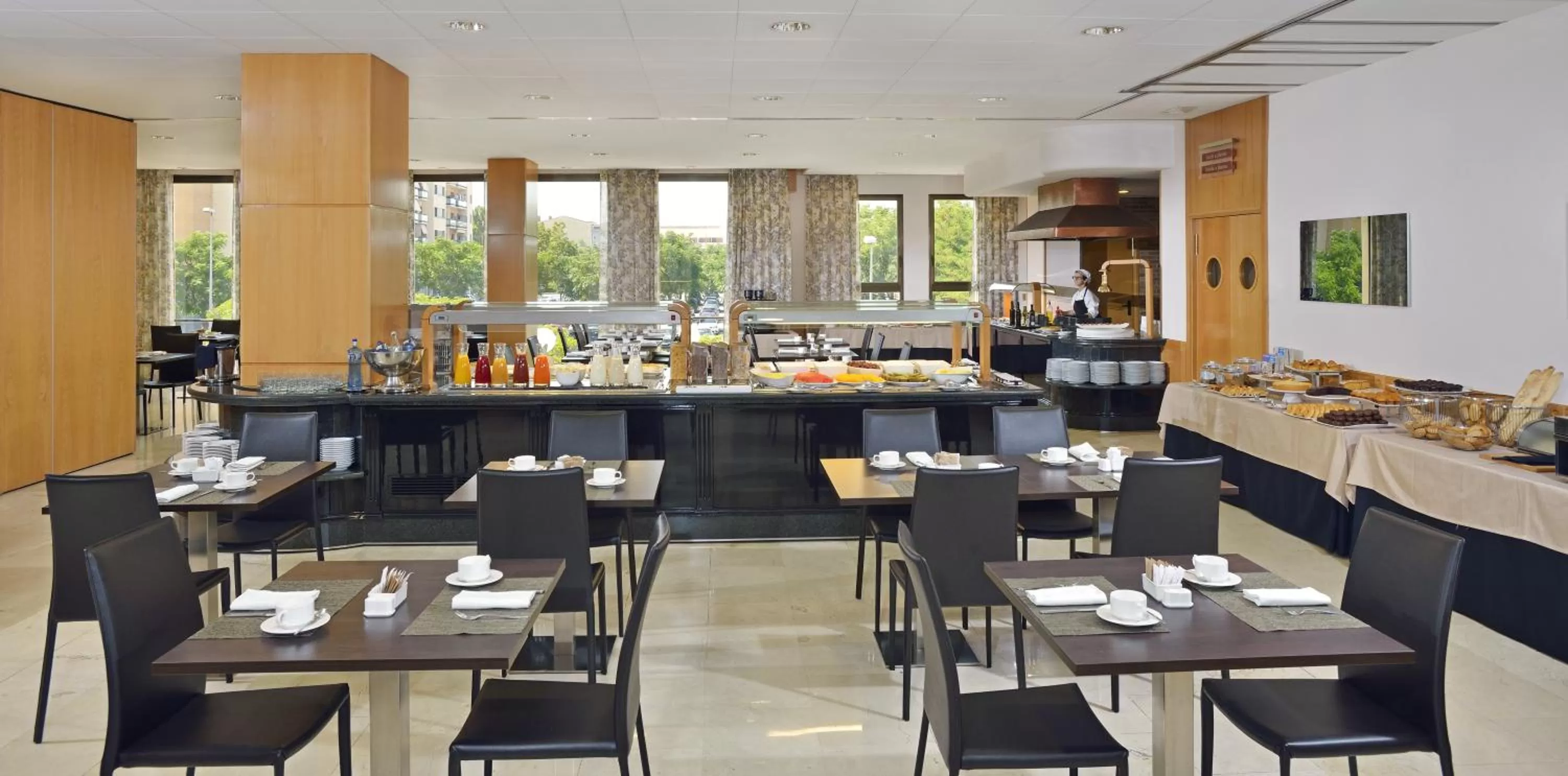 Restaurant/places to eat in Best Western Premier CMC Girona