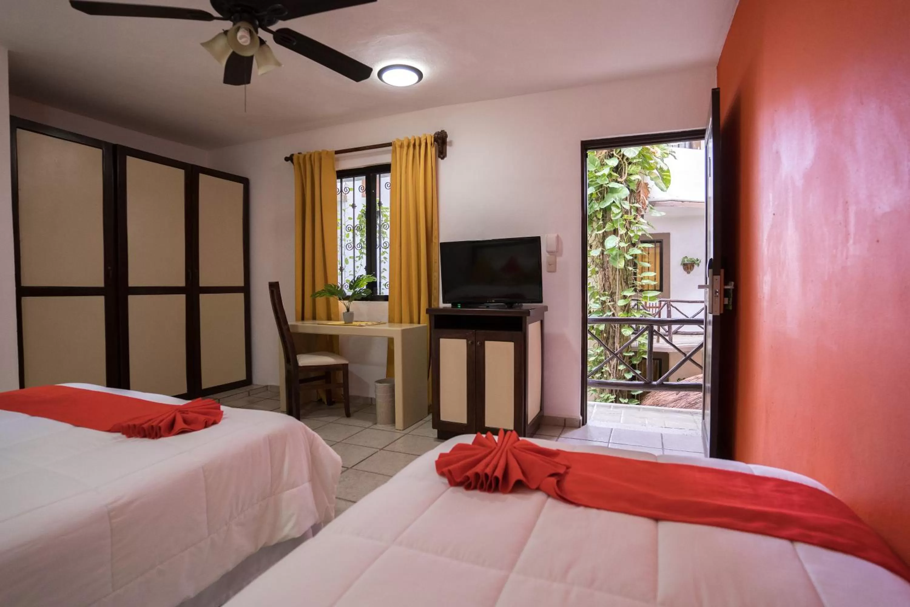 Photo of the whole room, Bed in Posada Mariposa Boutique Hotel - 5th Avenue