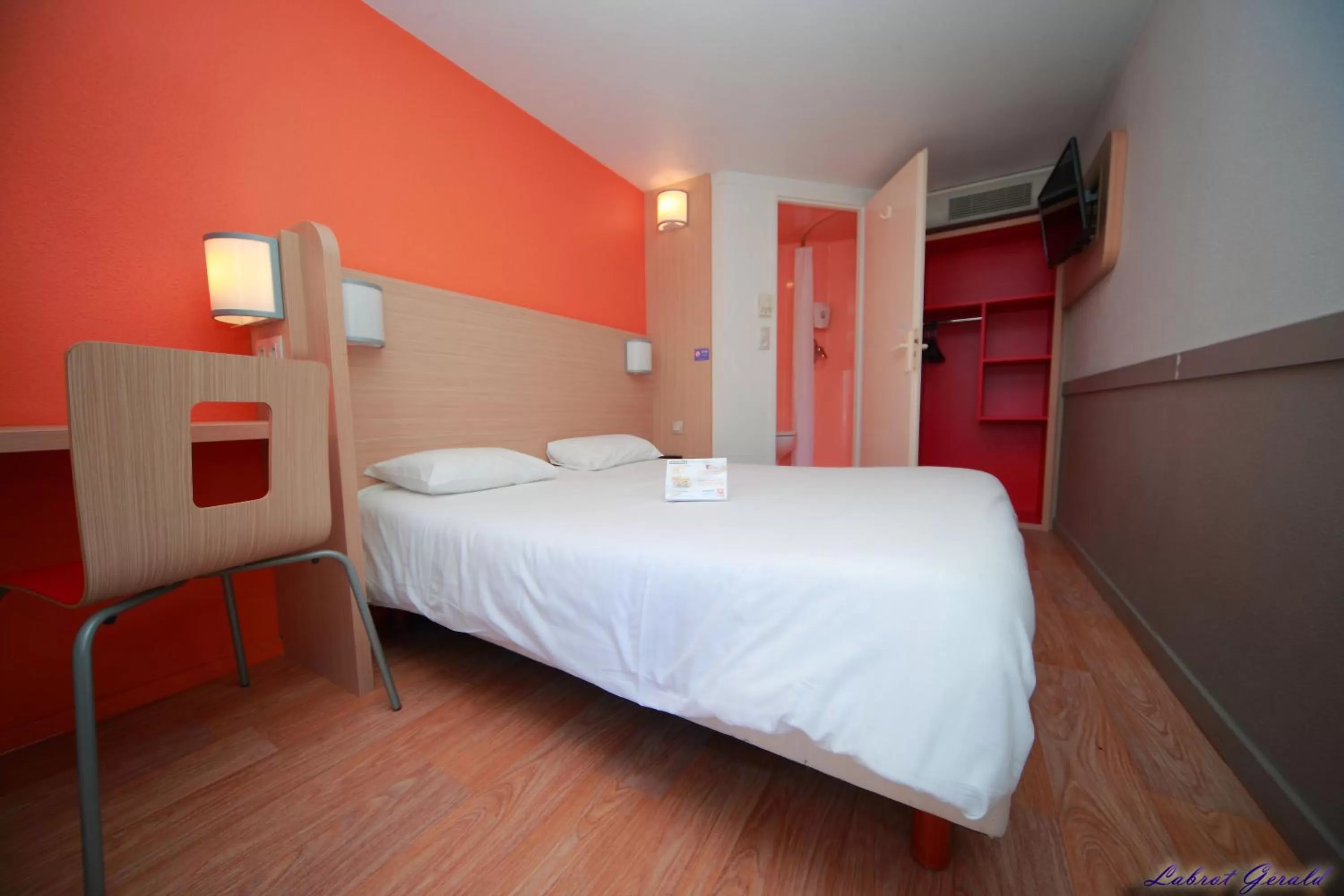 Bed in Premiere Classe Ales - Anduze