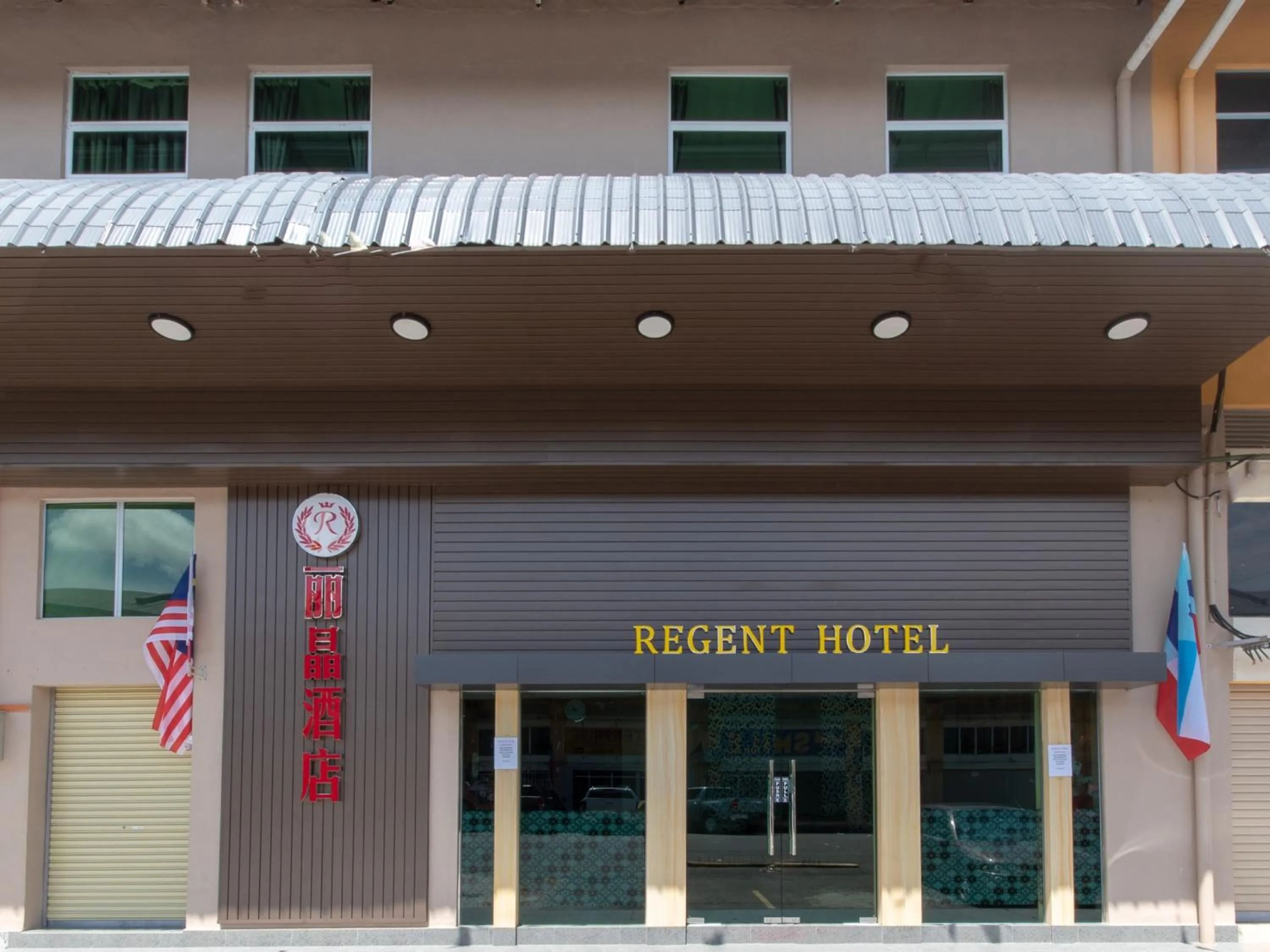 Property building in OYO 89375 Regent Hotel