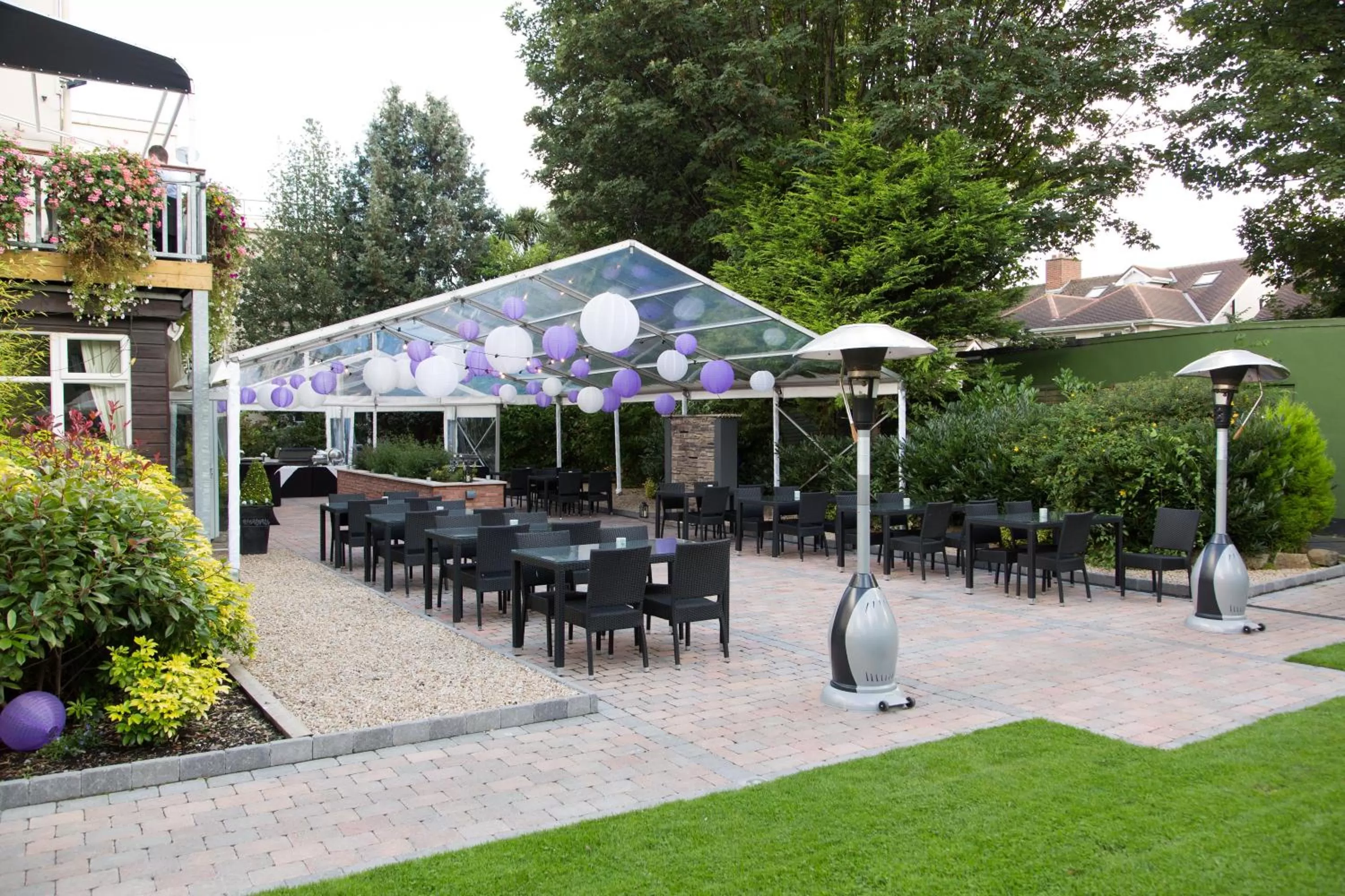 Restaurant/places to eat in The Sandymount Hotel