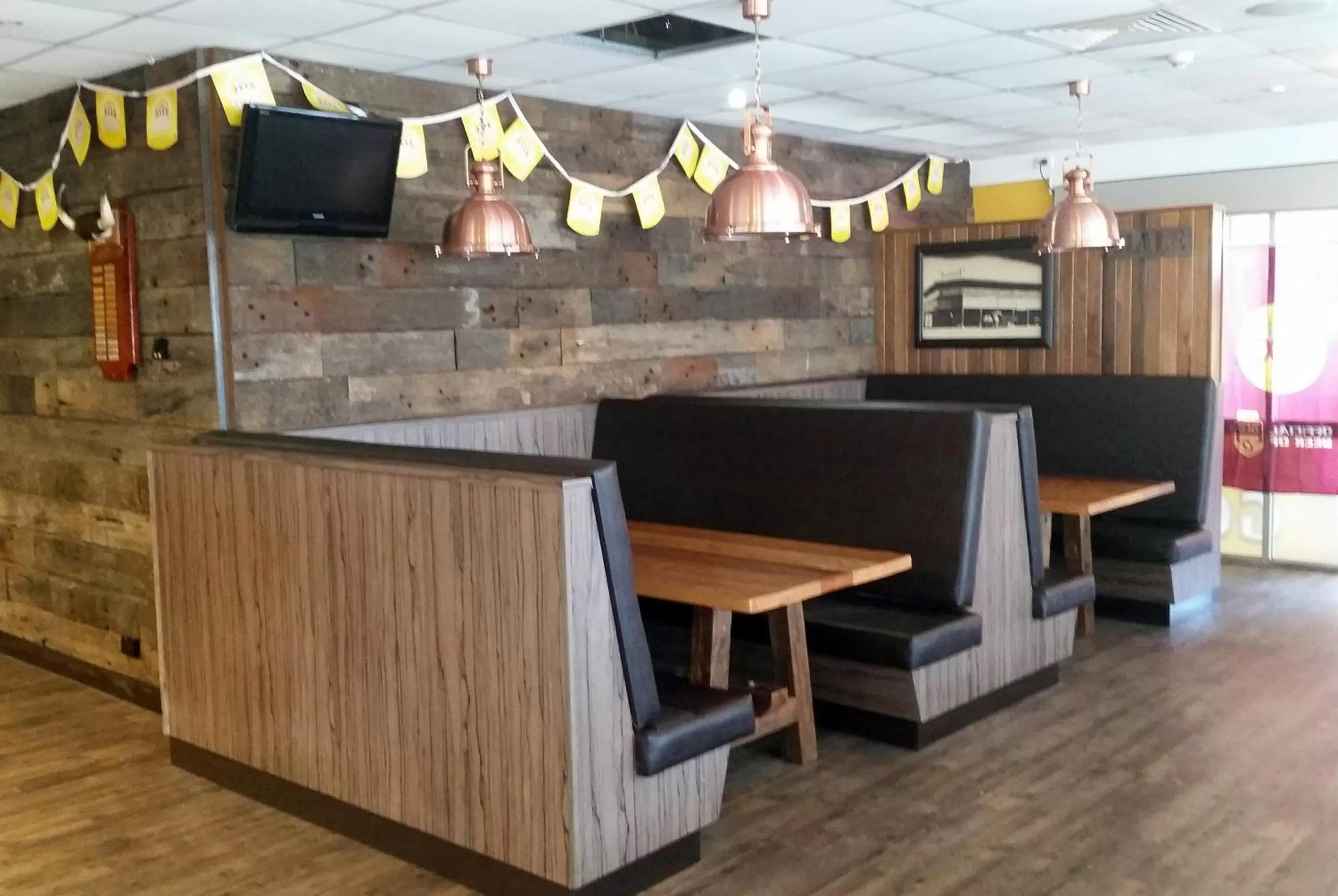 Restaurant/places to eat in Isa Hotel