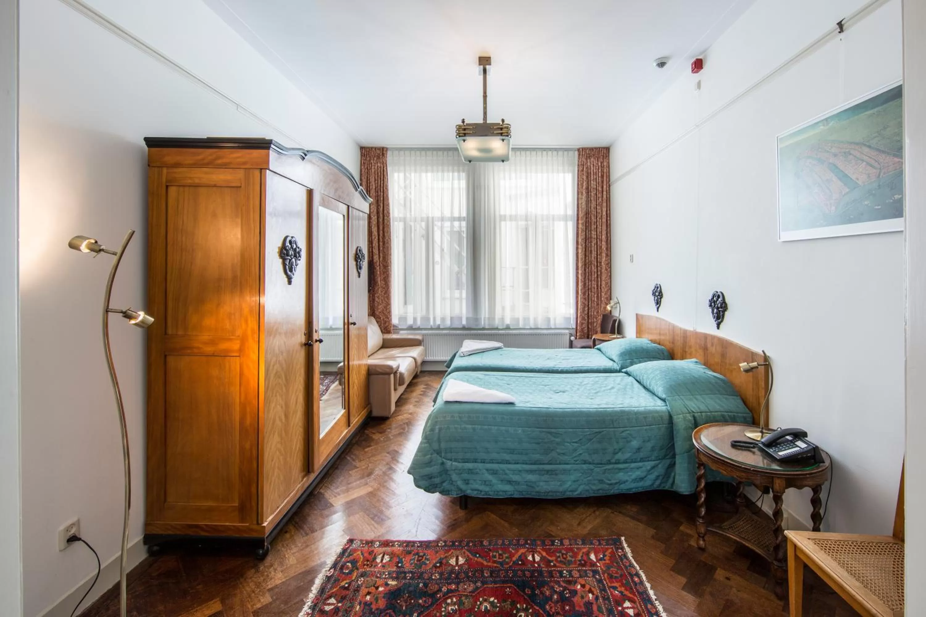 Photo of the whole room, Bed in Amsterdam Wiechmann Hotel