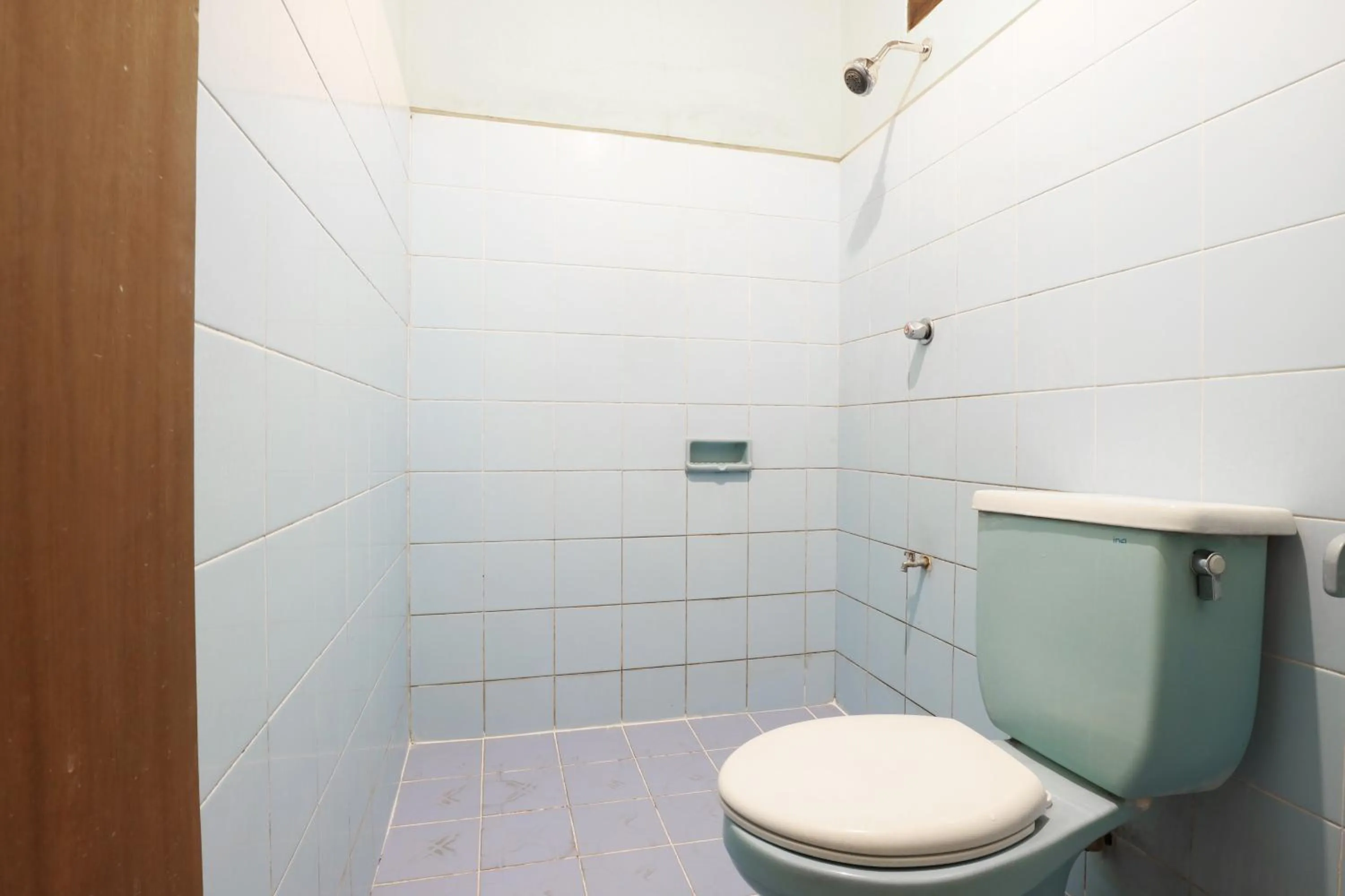 Bathroom in Gora Beach Inn