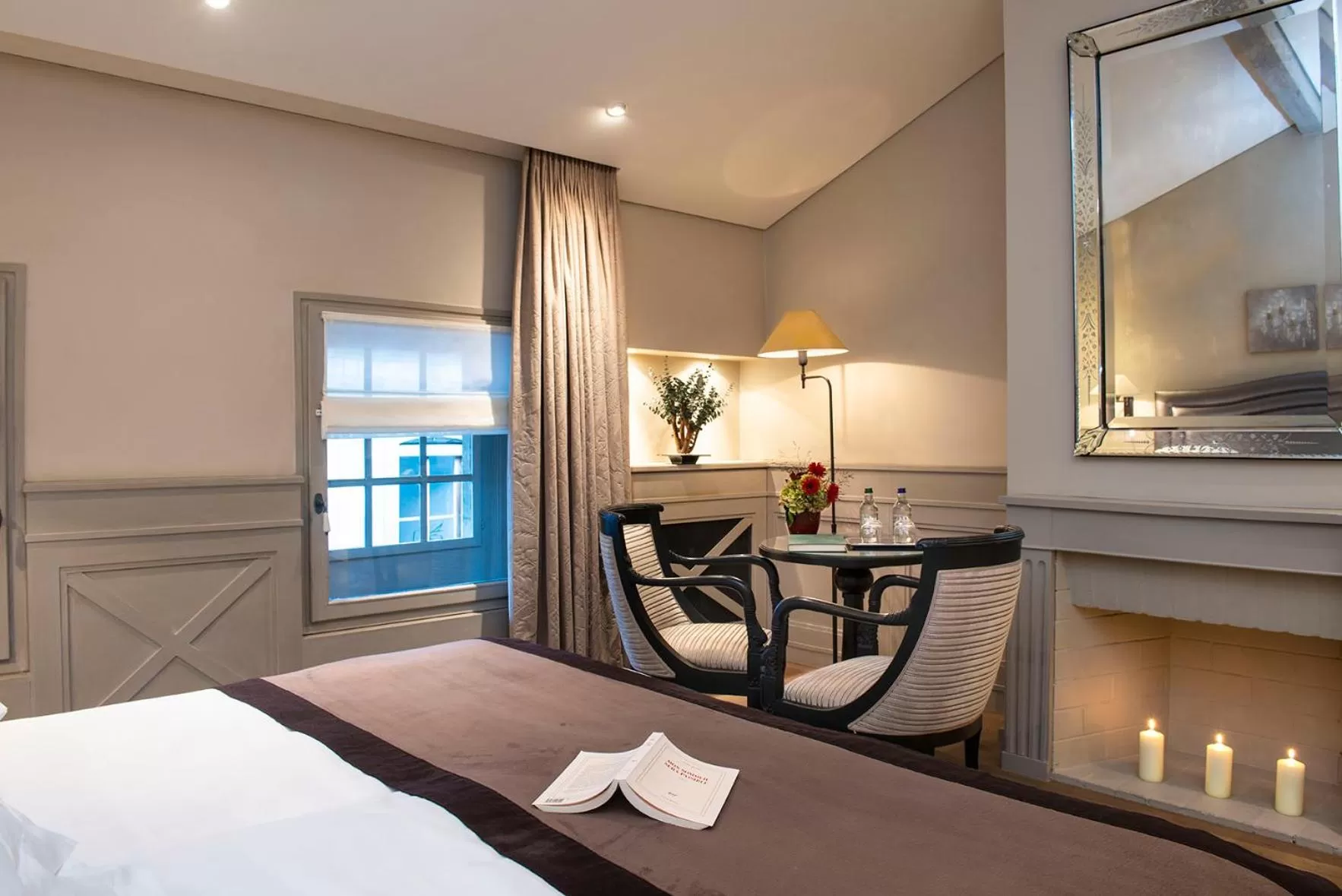 Photo of the whole room, Bed in Hôtel Les Armures