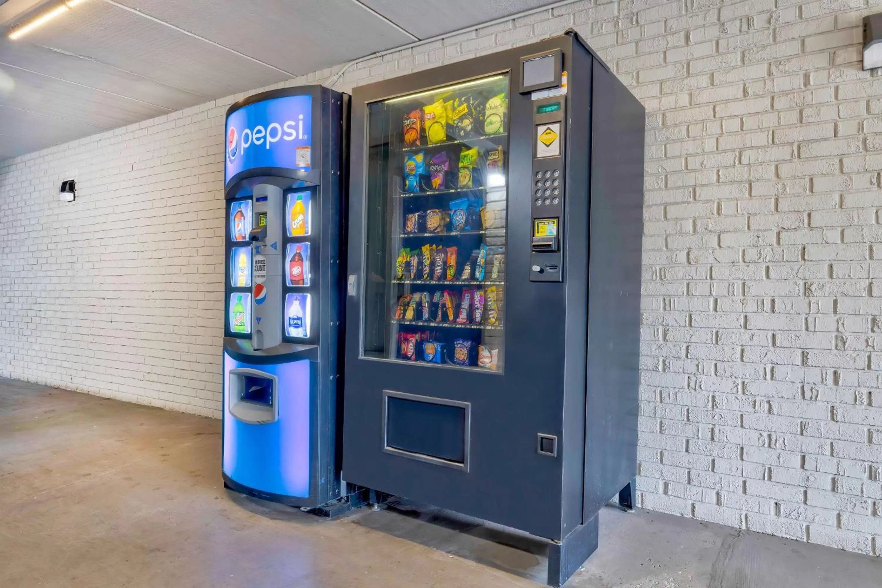 Property building in Motel 6 Morgantown