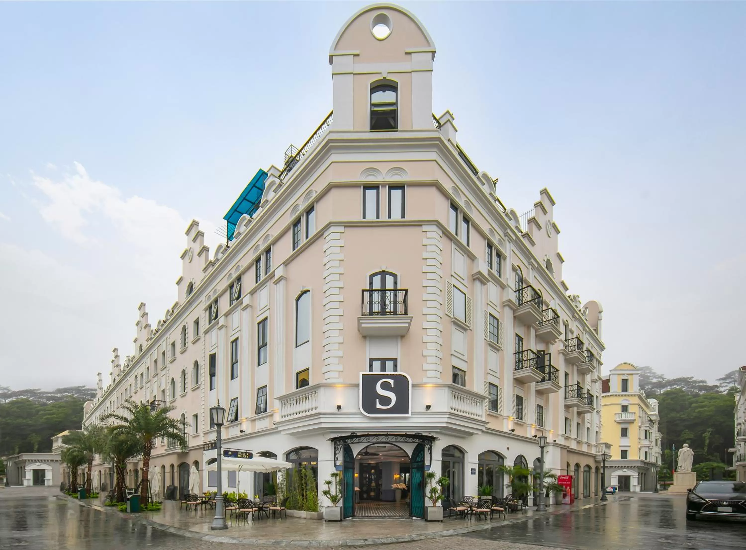 Property building in The Exquisite HaLong Hotel