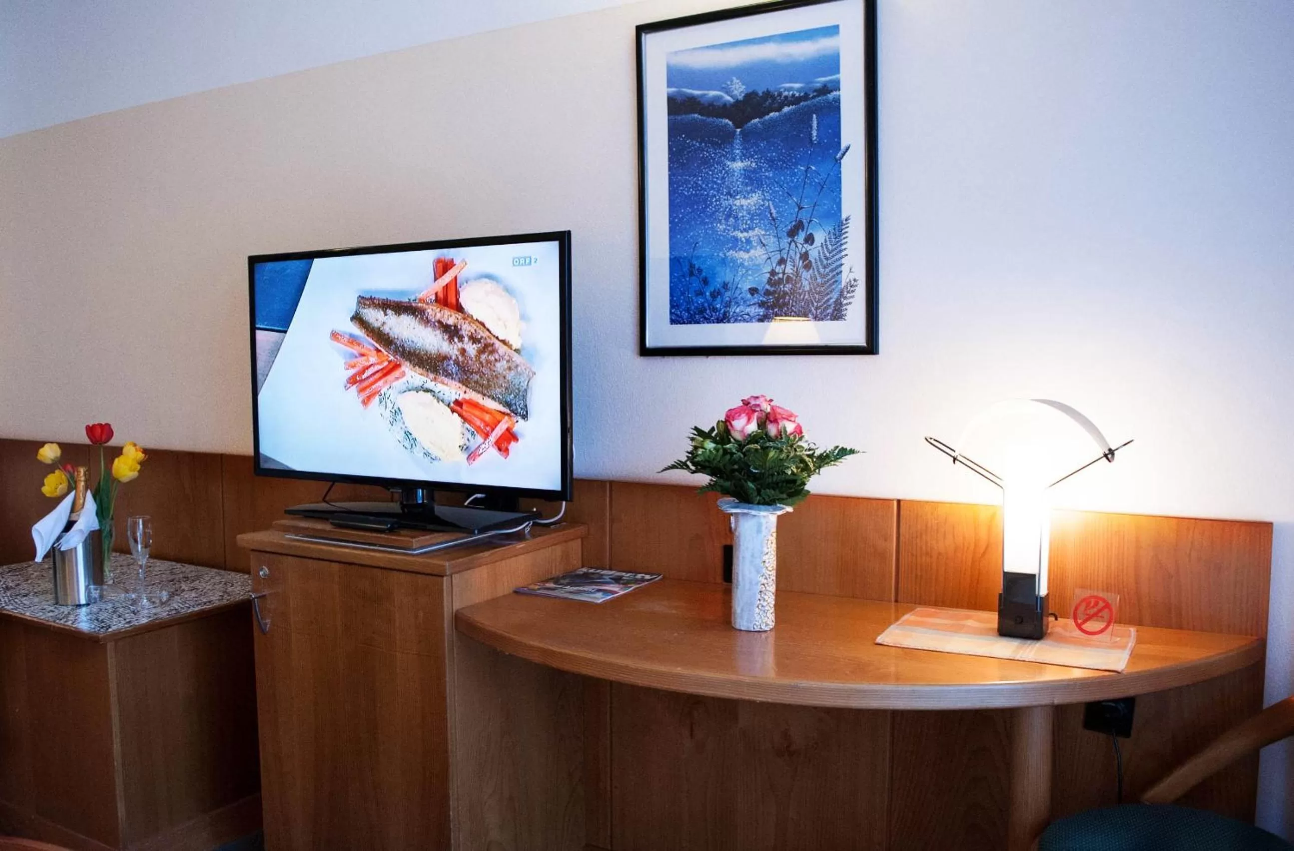 Decorative detail, TV/Entertainment Center in Hotel Edlingerwirt - Sauna & Golfsimulator inklusive