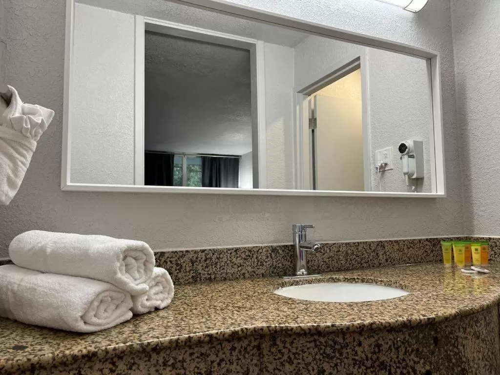 Bathroom in Oneway Savannah