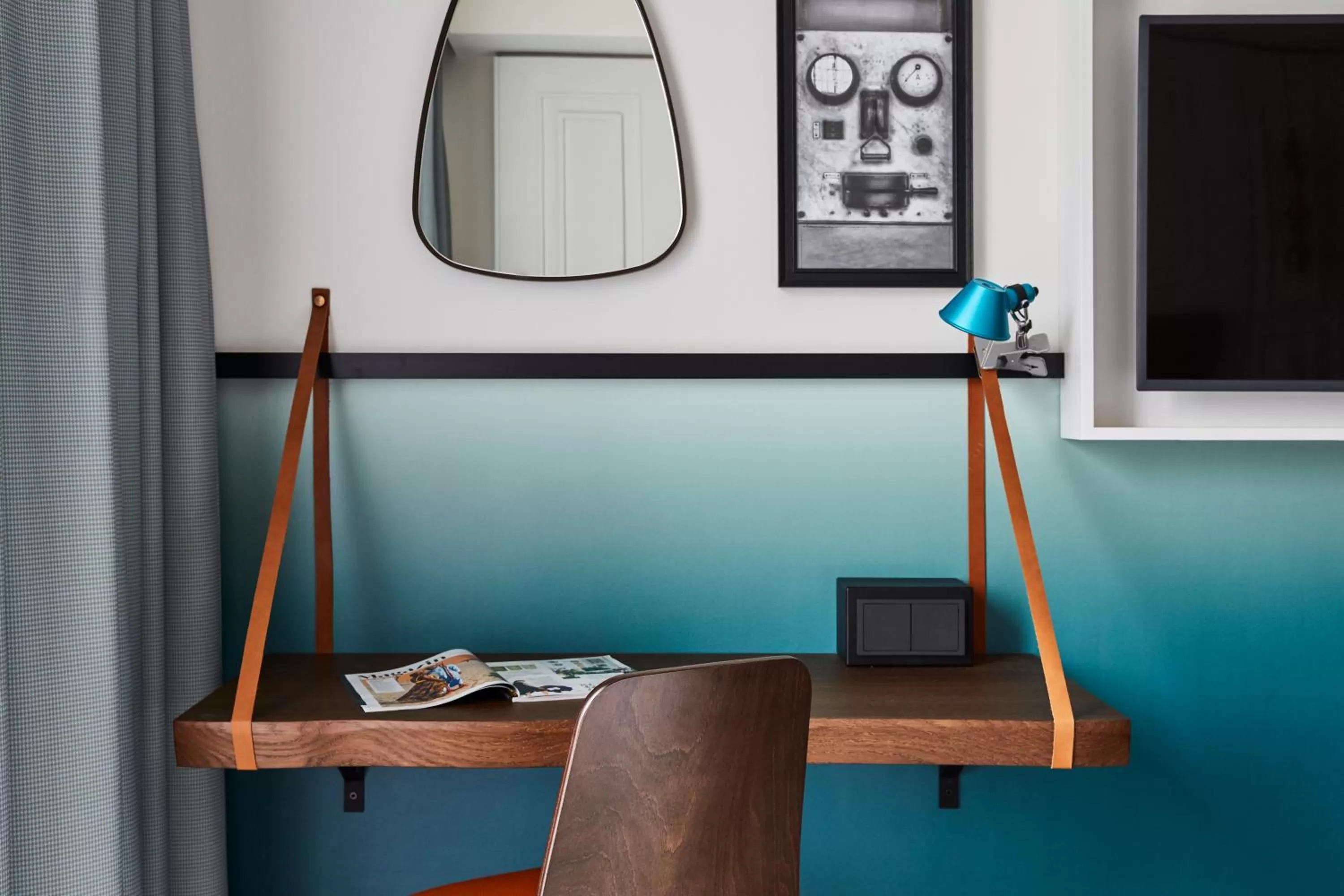 TV and multimedia in Hotel Indigo Dresden - Wettiner Platz by IHG