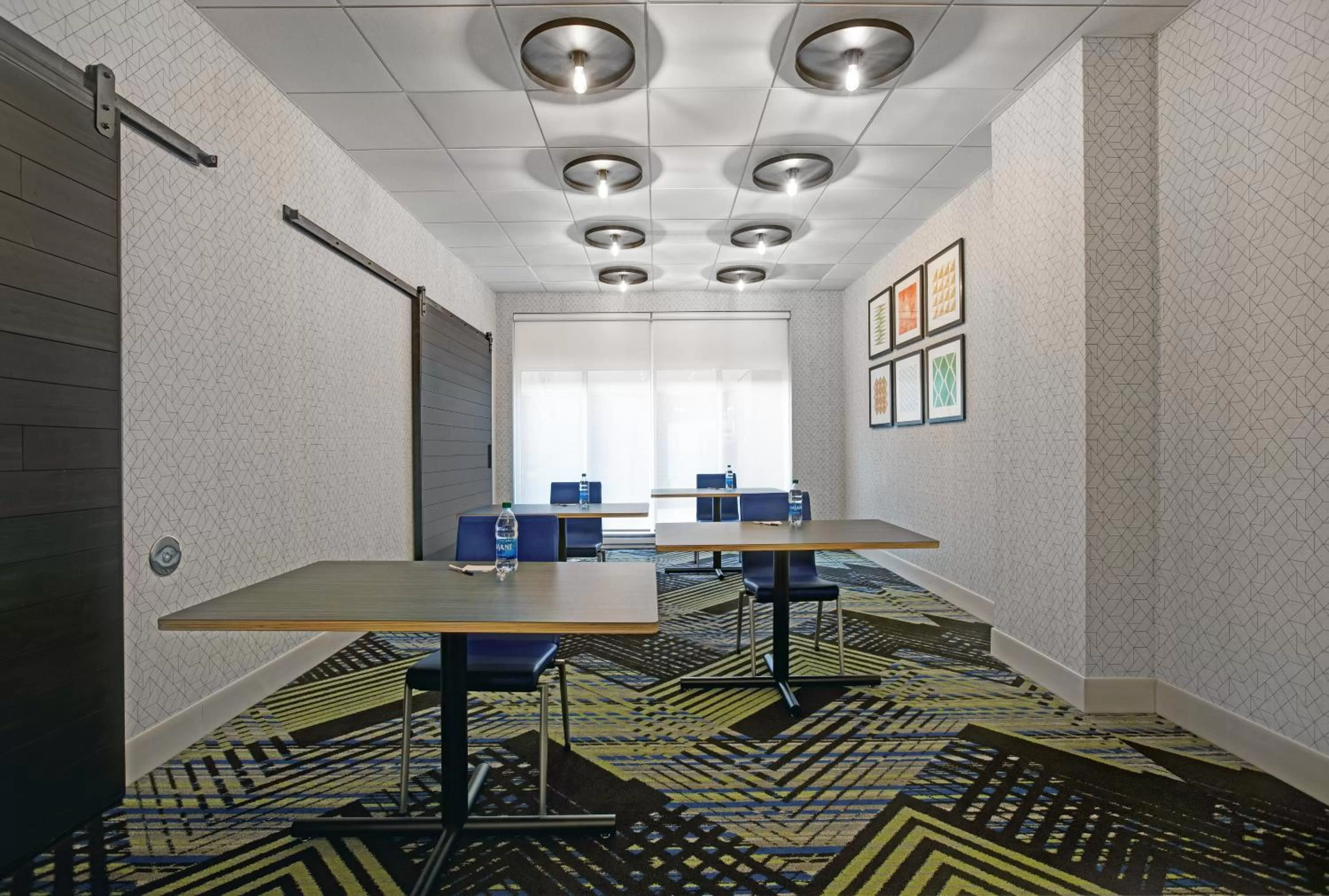 Meeting/conference room in Holiday Inn Express - Milwaukee Downtown by IHG
