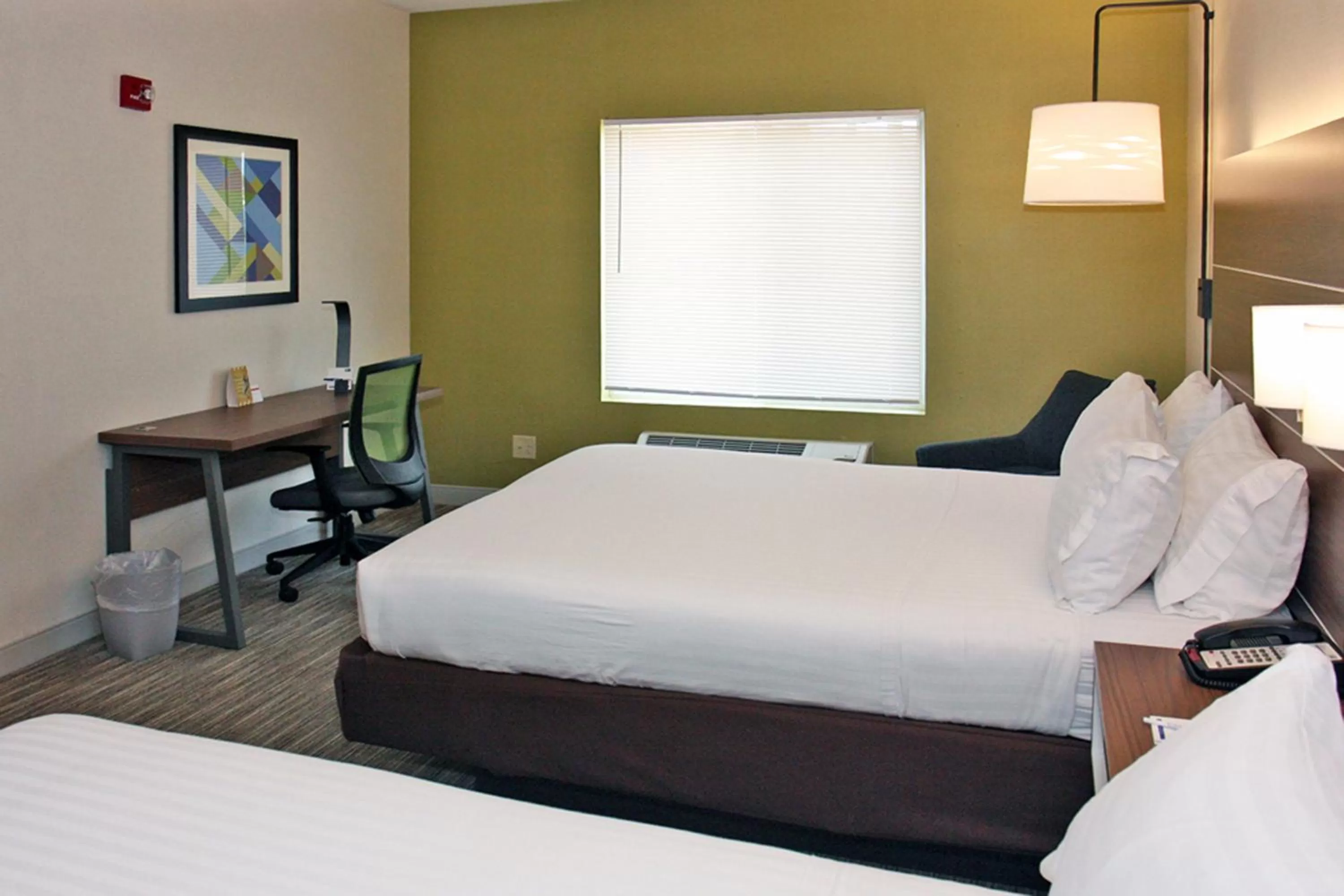 Photo of the whole room, Bed in Holiday Inn Express Branford-New Haven by IHG