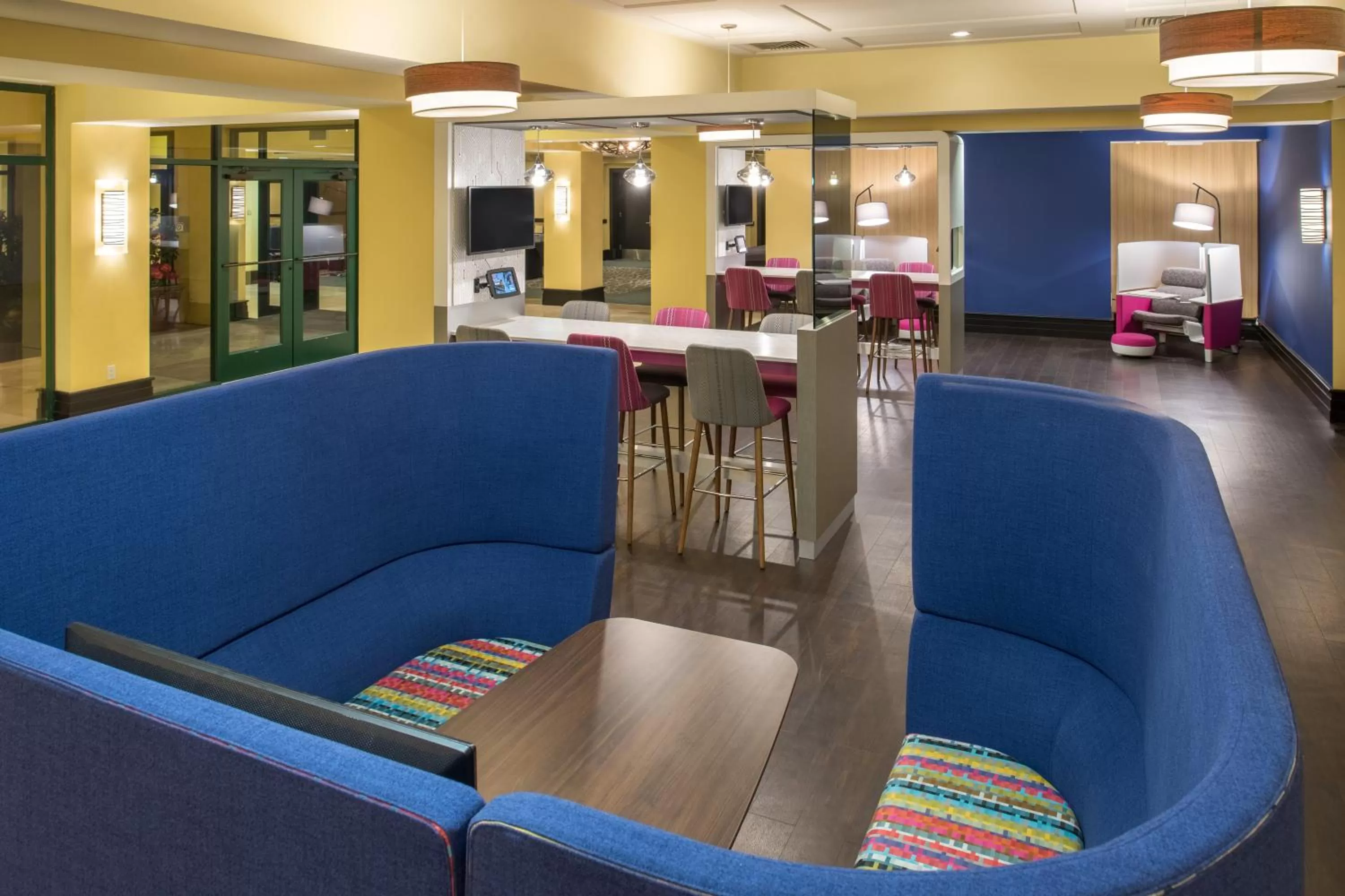 Lobby or reception in Crowne Plaza Cabana Hotel by IHG