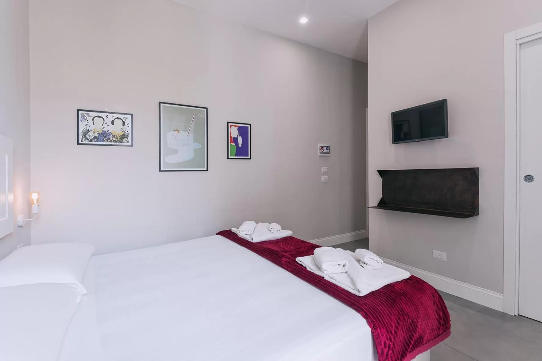 Bedroom, Bed in Up25