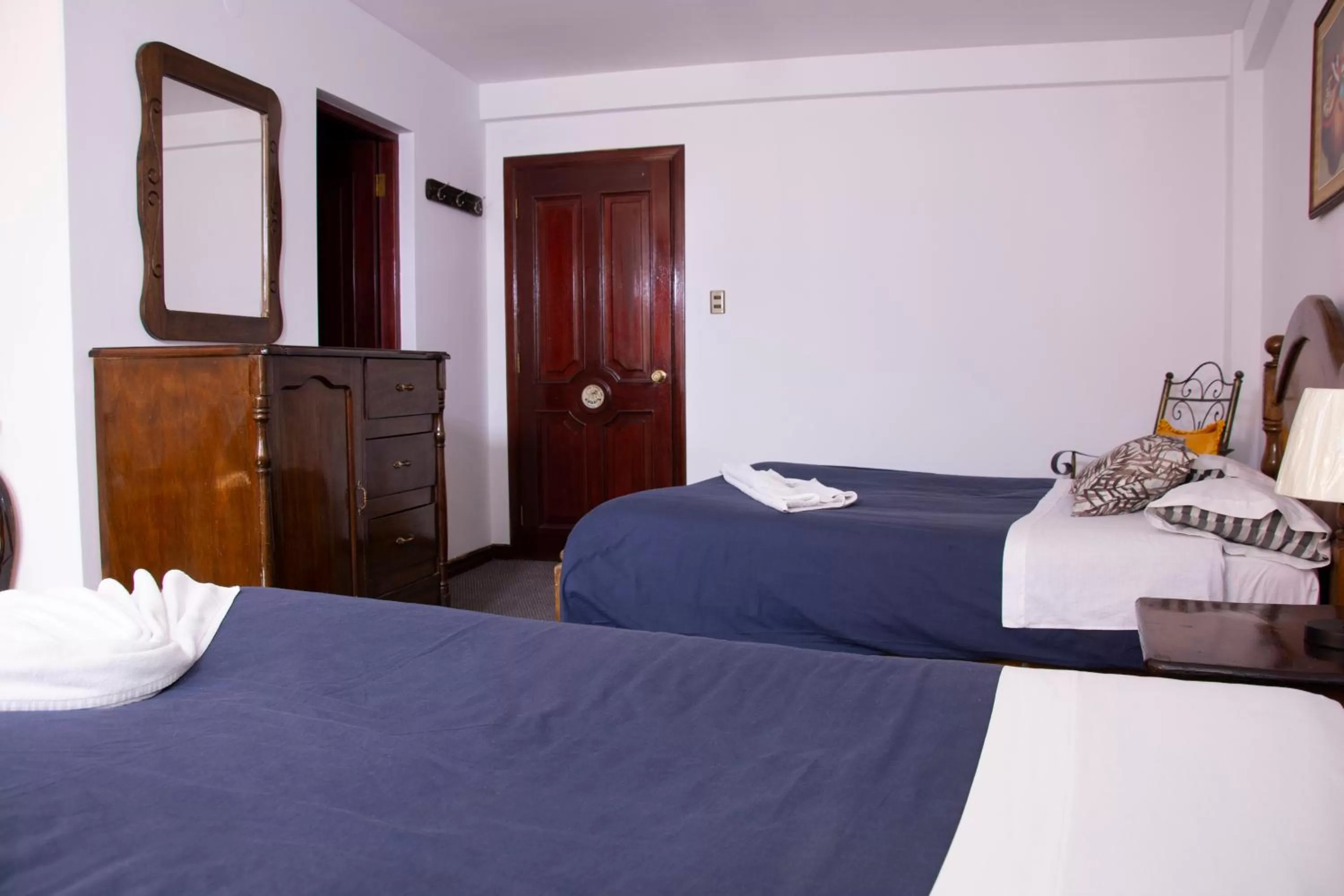 Photo of the whole room, Bed in Inca's Room