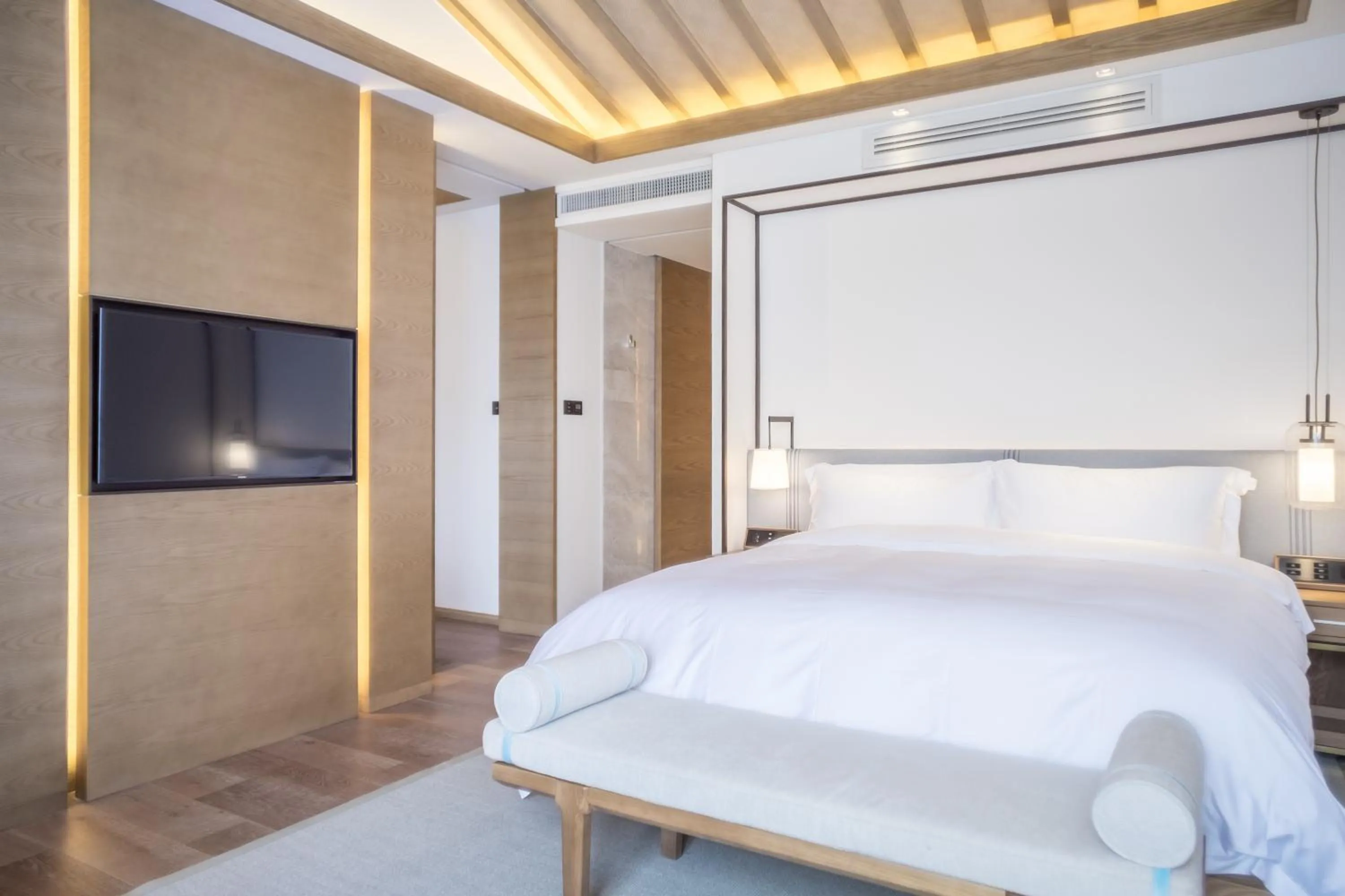 Bed in The Sifang Hotel Nanjing, Autograph Collection