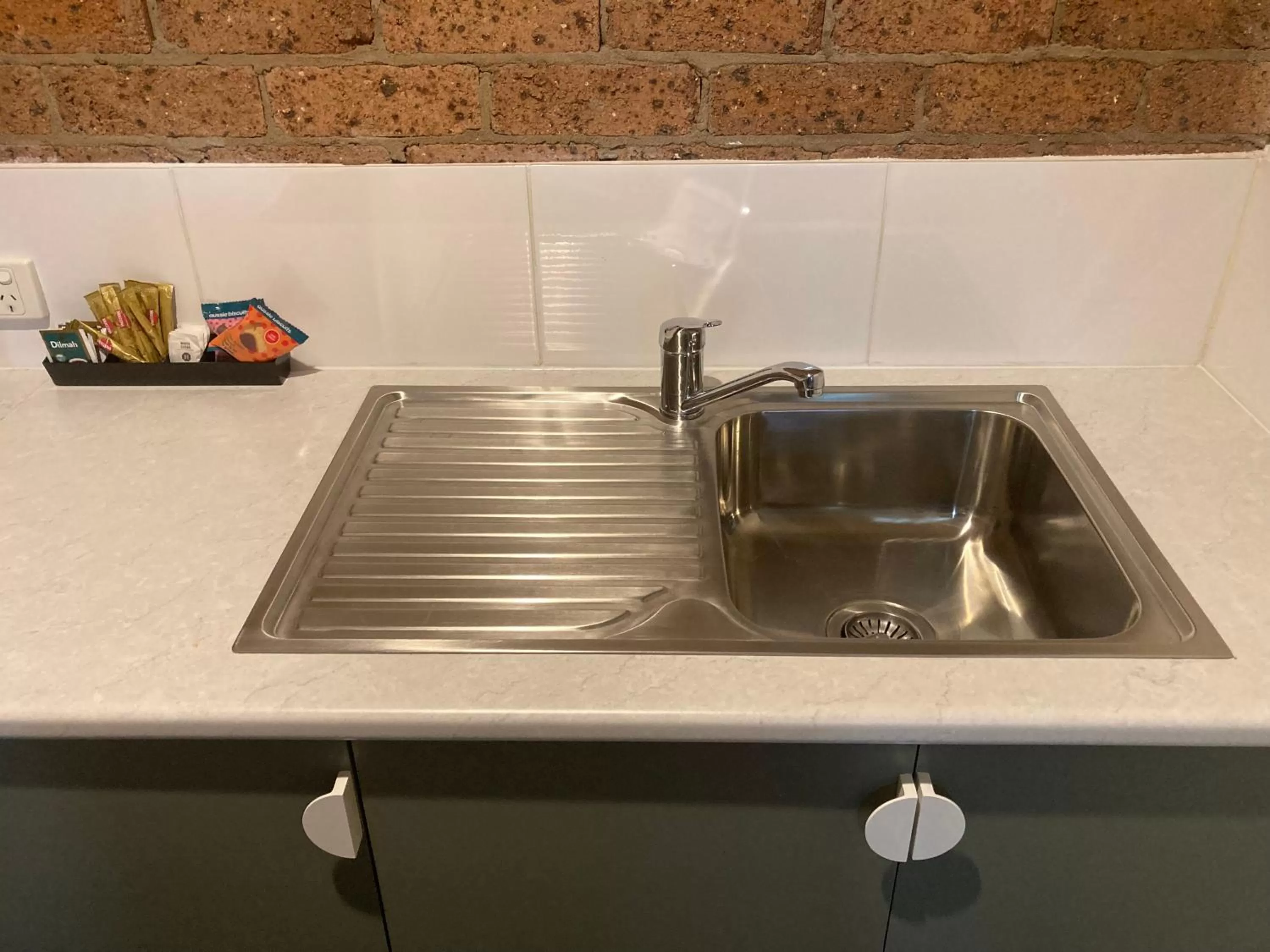 Kitchen or kitchenette in Hamilton Henry Parkes Motor Inn