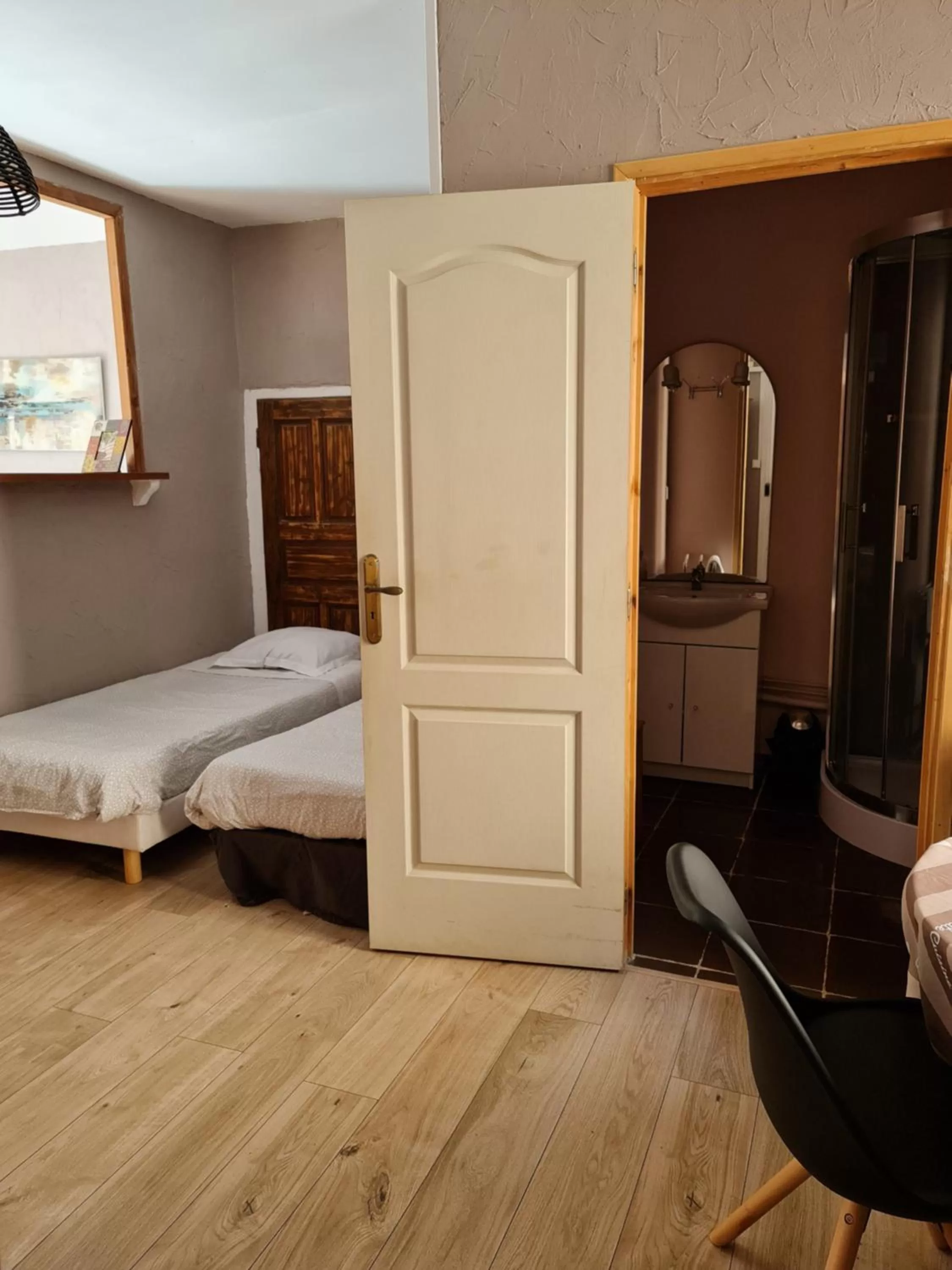 Photo of the whole room, Bed in Le Moulin D'onclaire Camping et chambres d'hôtes