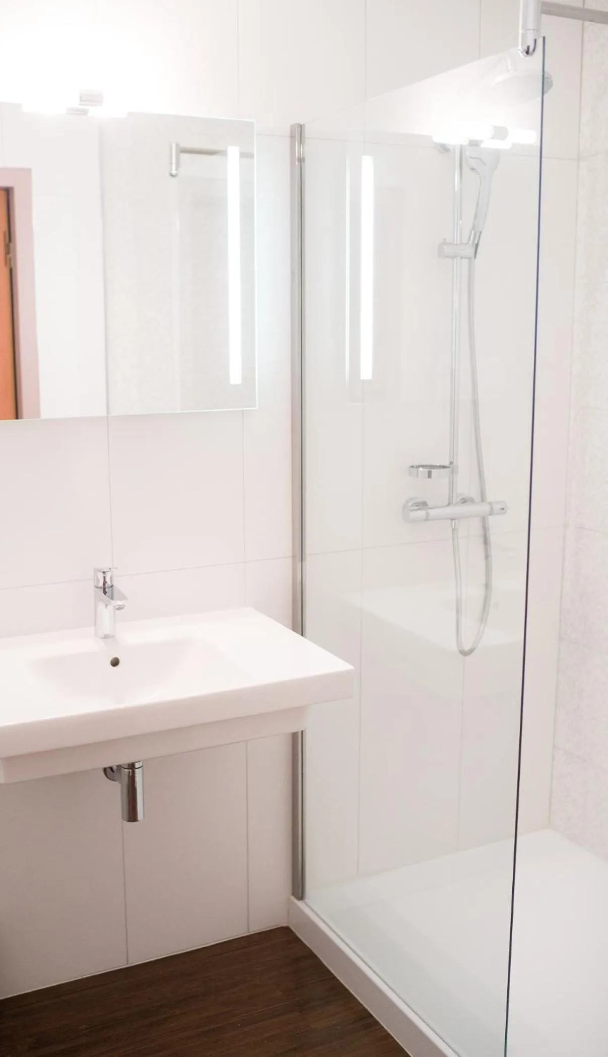 Bathroom in The Originals City, Hôtel Le Sextant, Toulouse Sud