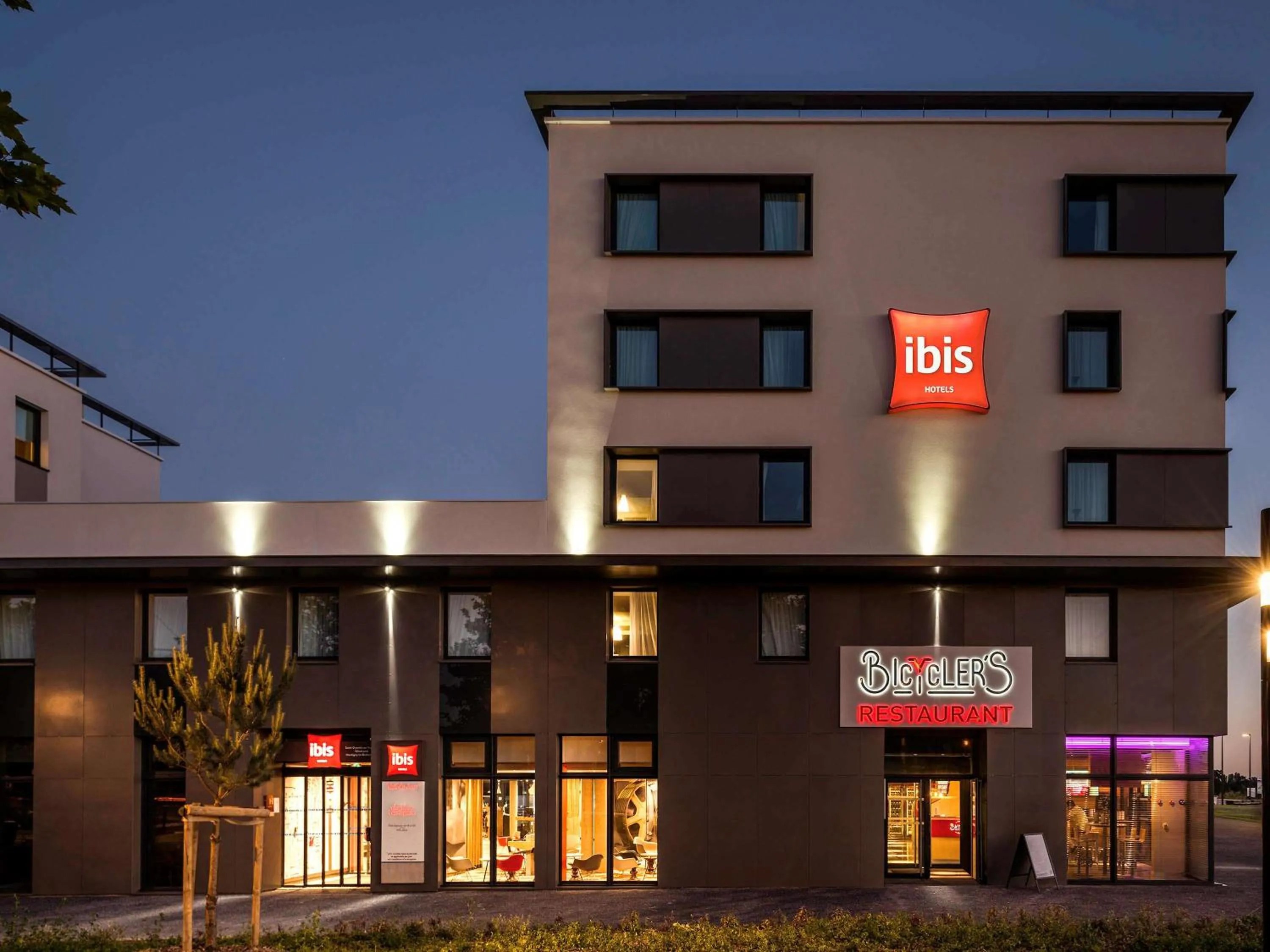 Restaurant/places to eat in ibis Saint Quentin en Yvelines - Vélodrome
