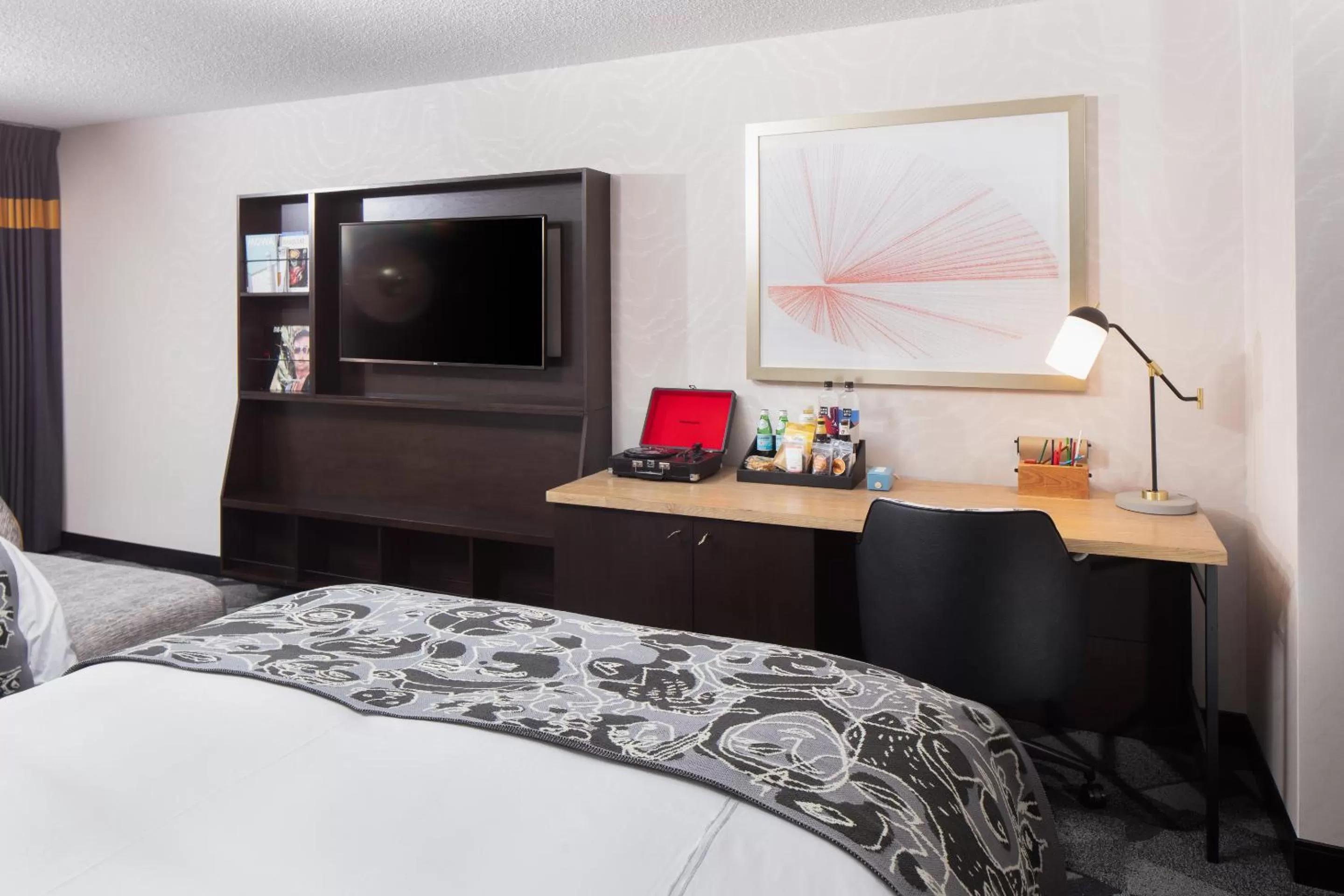 Communal lounge/ TV room, Bed in Saint Kate - The Arts Hotel