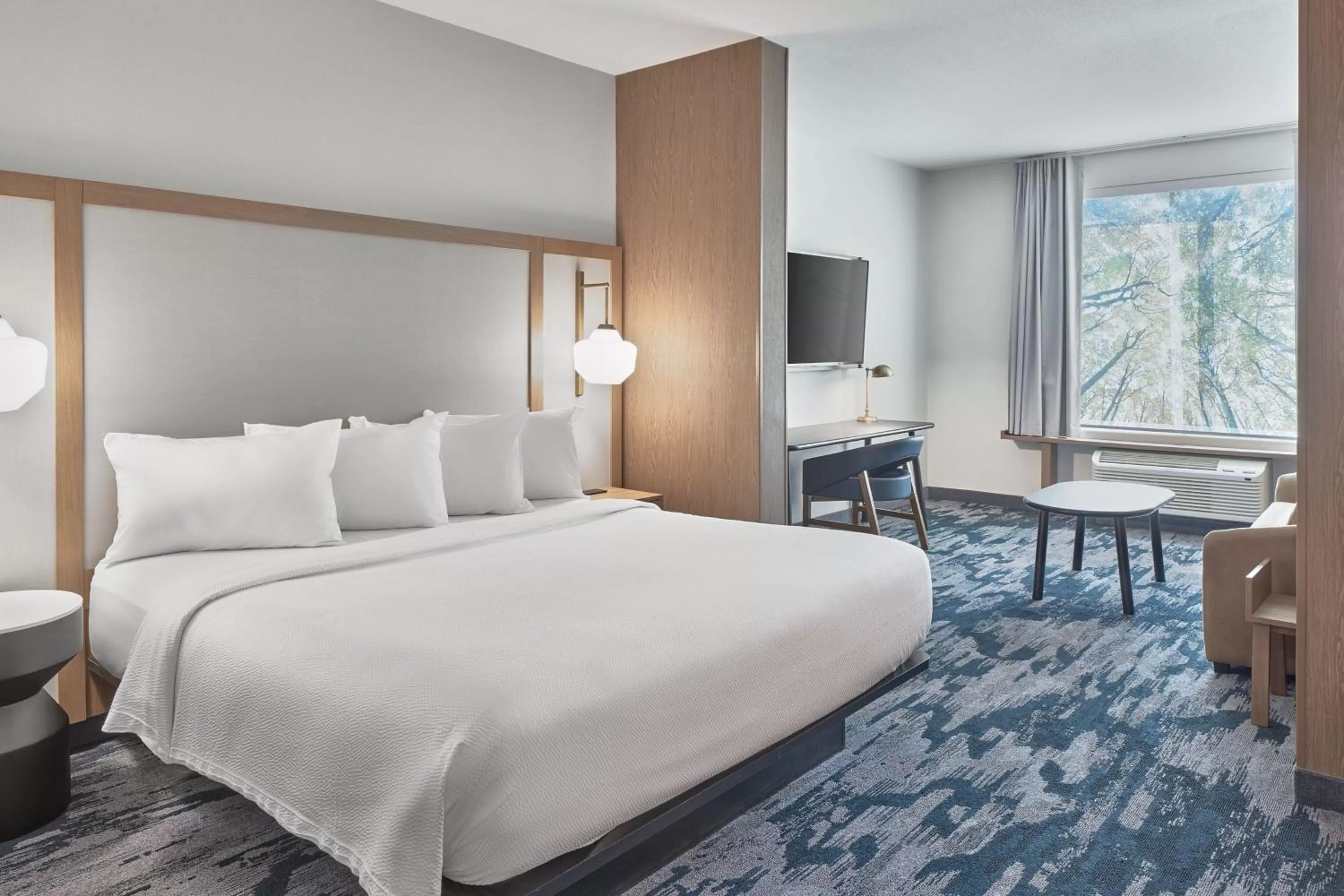 Photo of the whole room, Bed in Fairfield Inn & Suites by Marriott Penticton