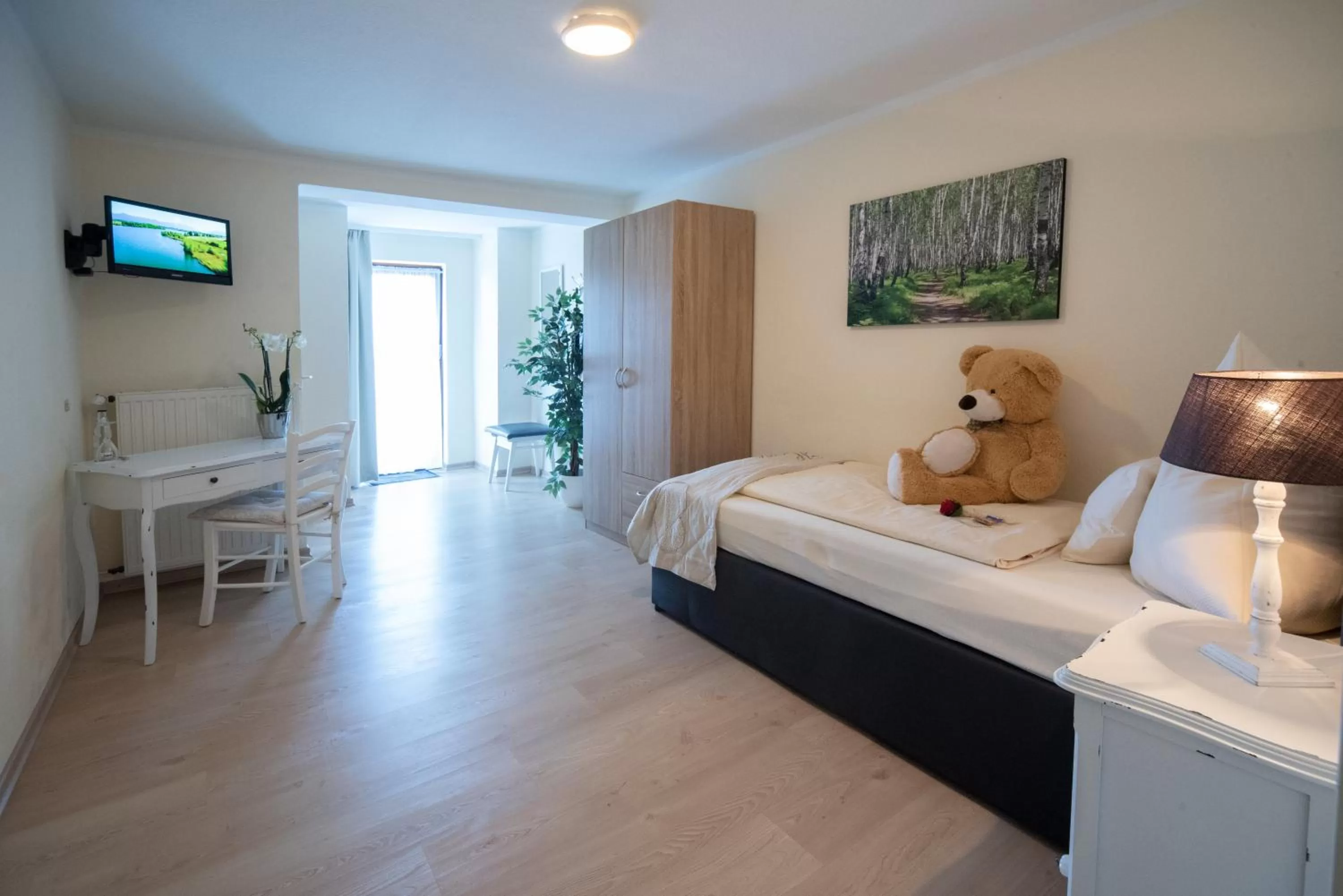 Photo of the whole room, Bed in Hotel Garni Zum Grünen Baum