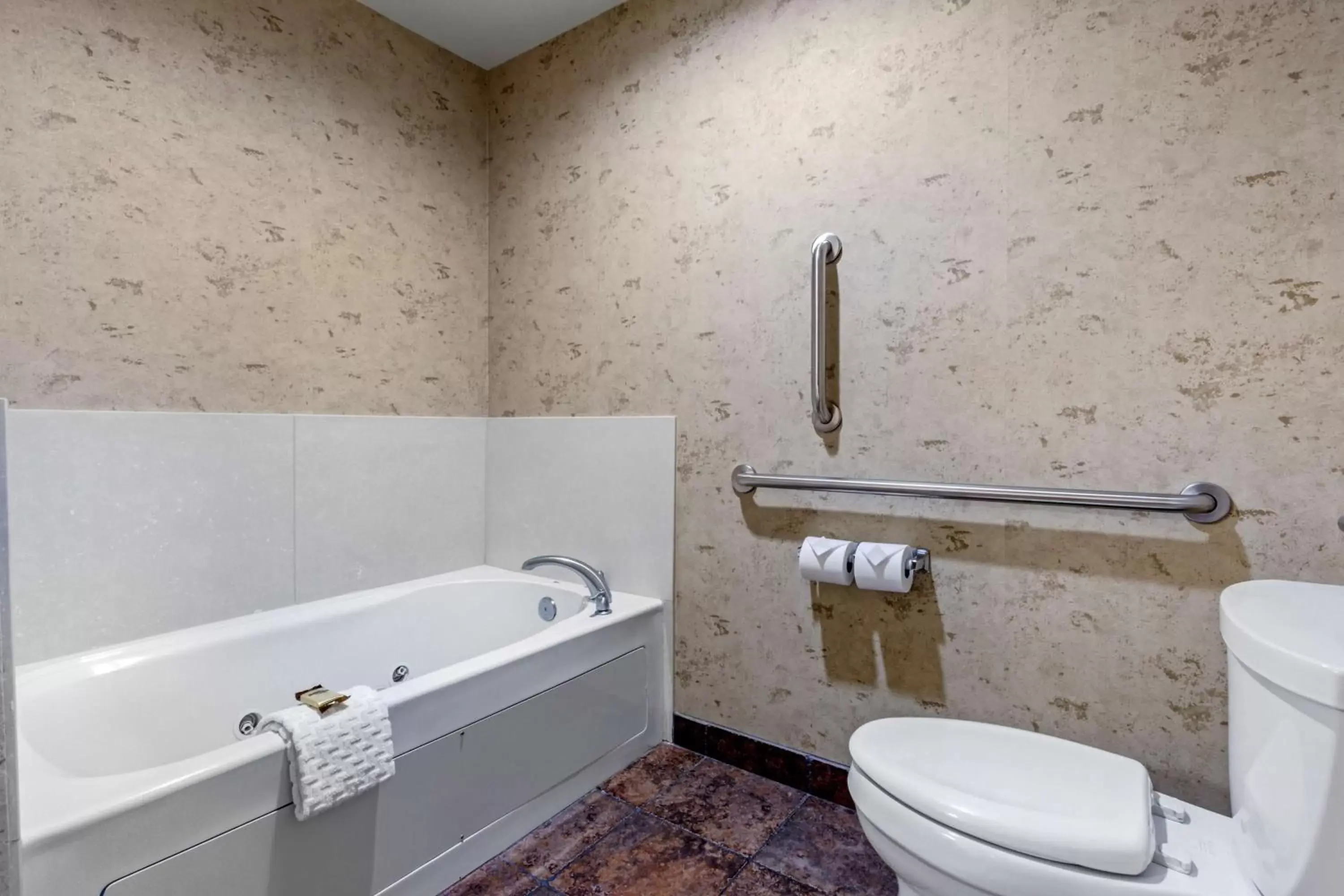 One Bedroom King Suite with Sofa Bed and Mobility Accessible Communcation Assistance Roll In Shower - Non-Smoking in Best Western PLUS Bryce Canyon Grand Hotel One Bedroom King Suite with Sofa Bed and Mobility Accessible Communcation Assistance Roll In Shower - Non-Smoking in Best Western PLUS Bryce Canyon Grand Hotel