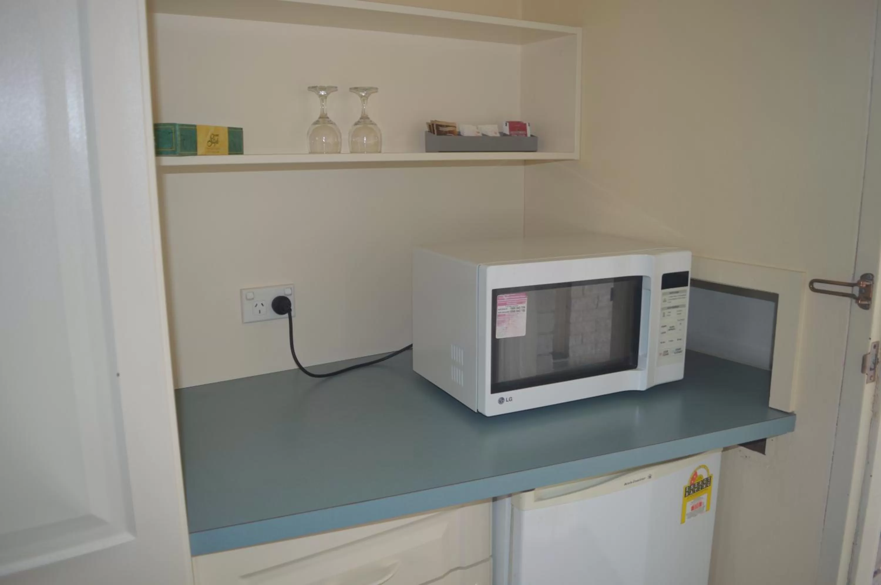 Coffee/tea facilities in Excelsior Motor Inn