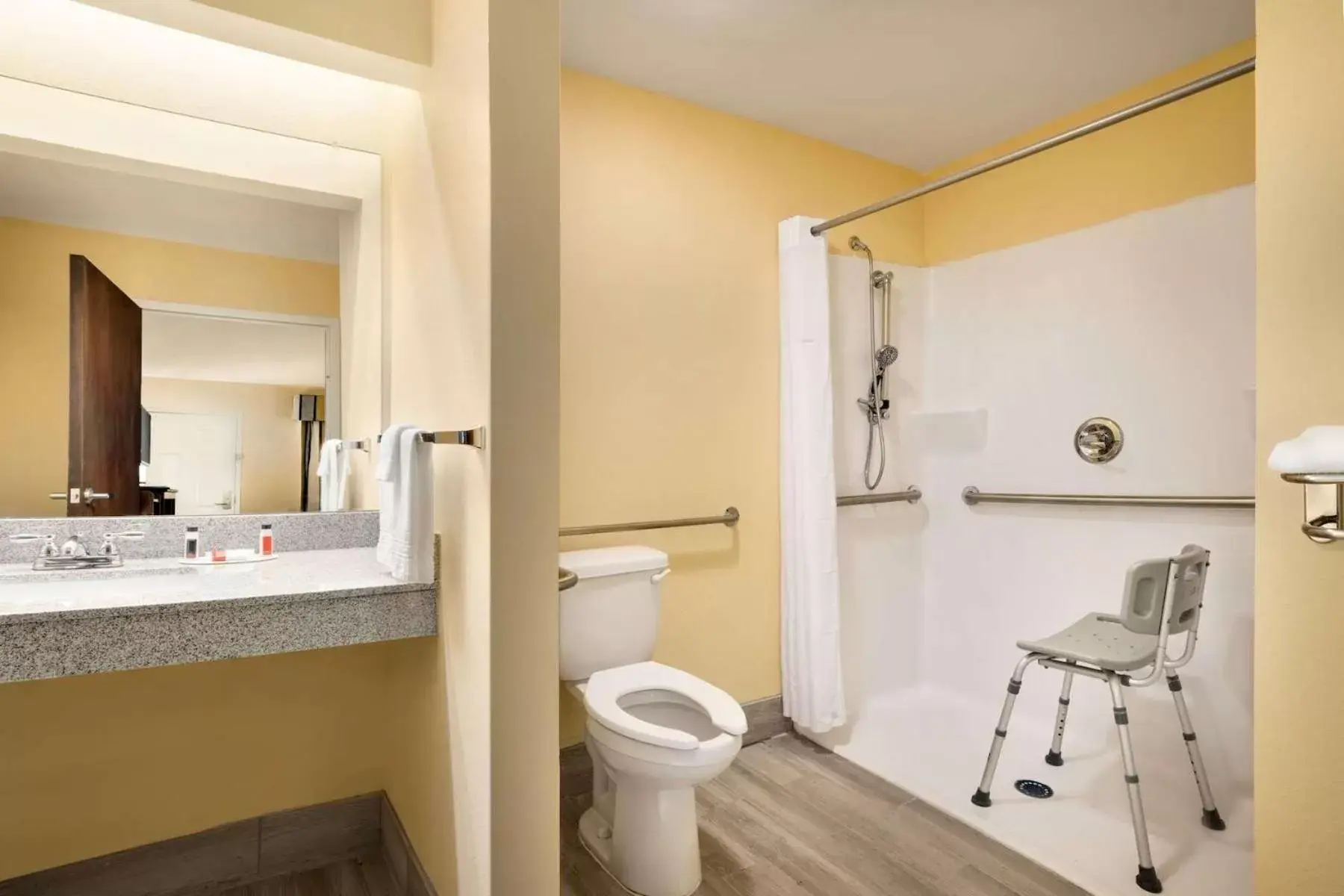 King Room - Mobility Access/Non-Smoking in Travelodge by Wyndham Unadilla King Room - Mobility Access/Non-Smoking in Travelodge by Wyndham Unadilla