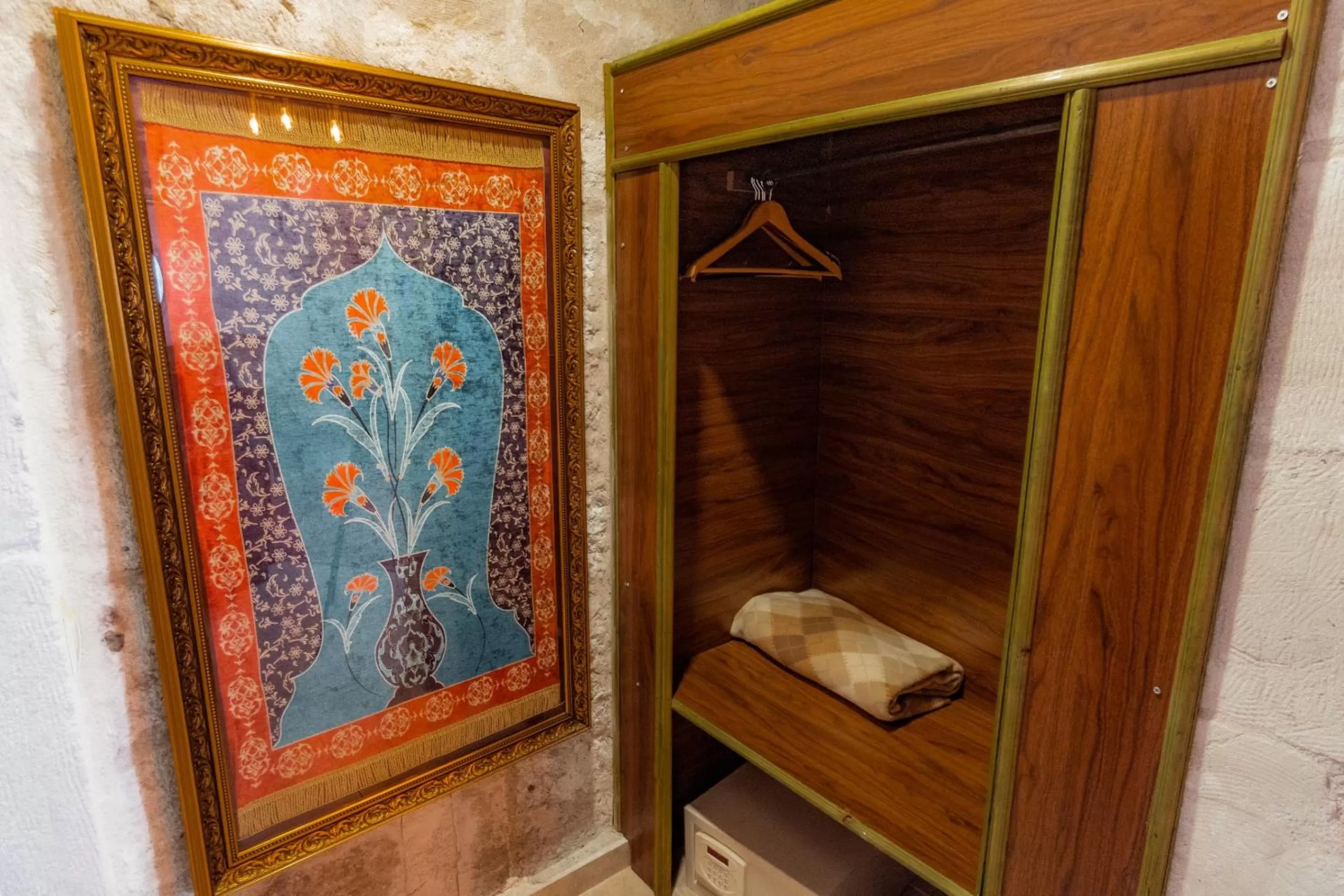 Massage in Amber Cave Suites