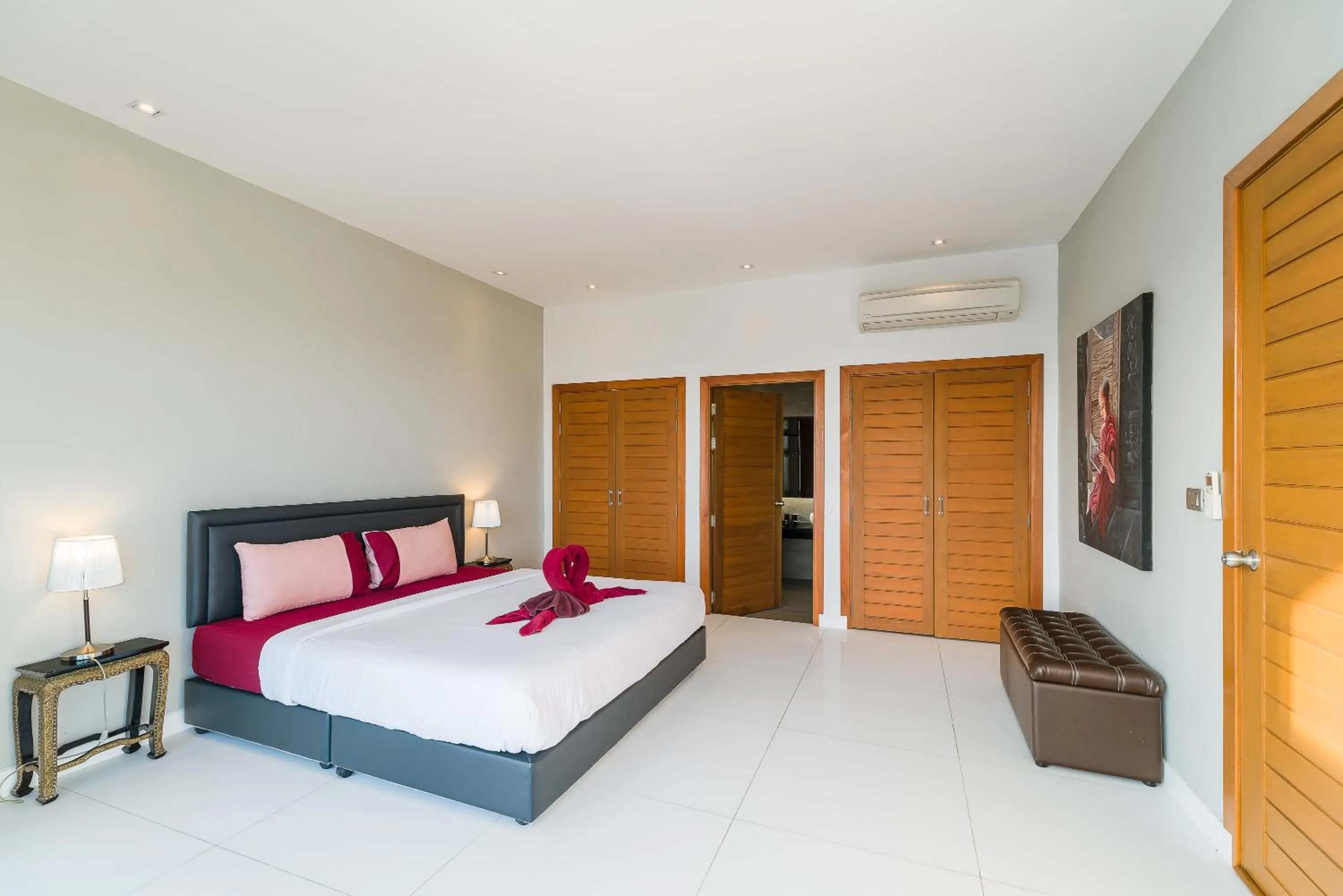 Bed in Tropical Sea View Residence