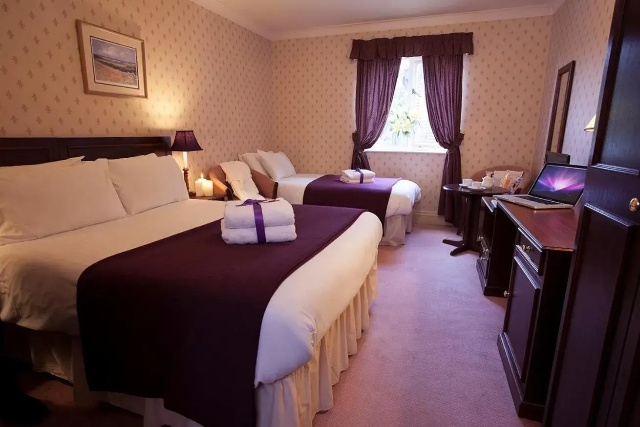 Family Room in The Jacobean Hotel Family Room in The Jacobean Hotel