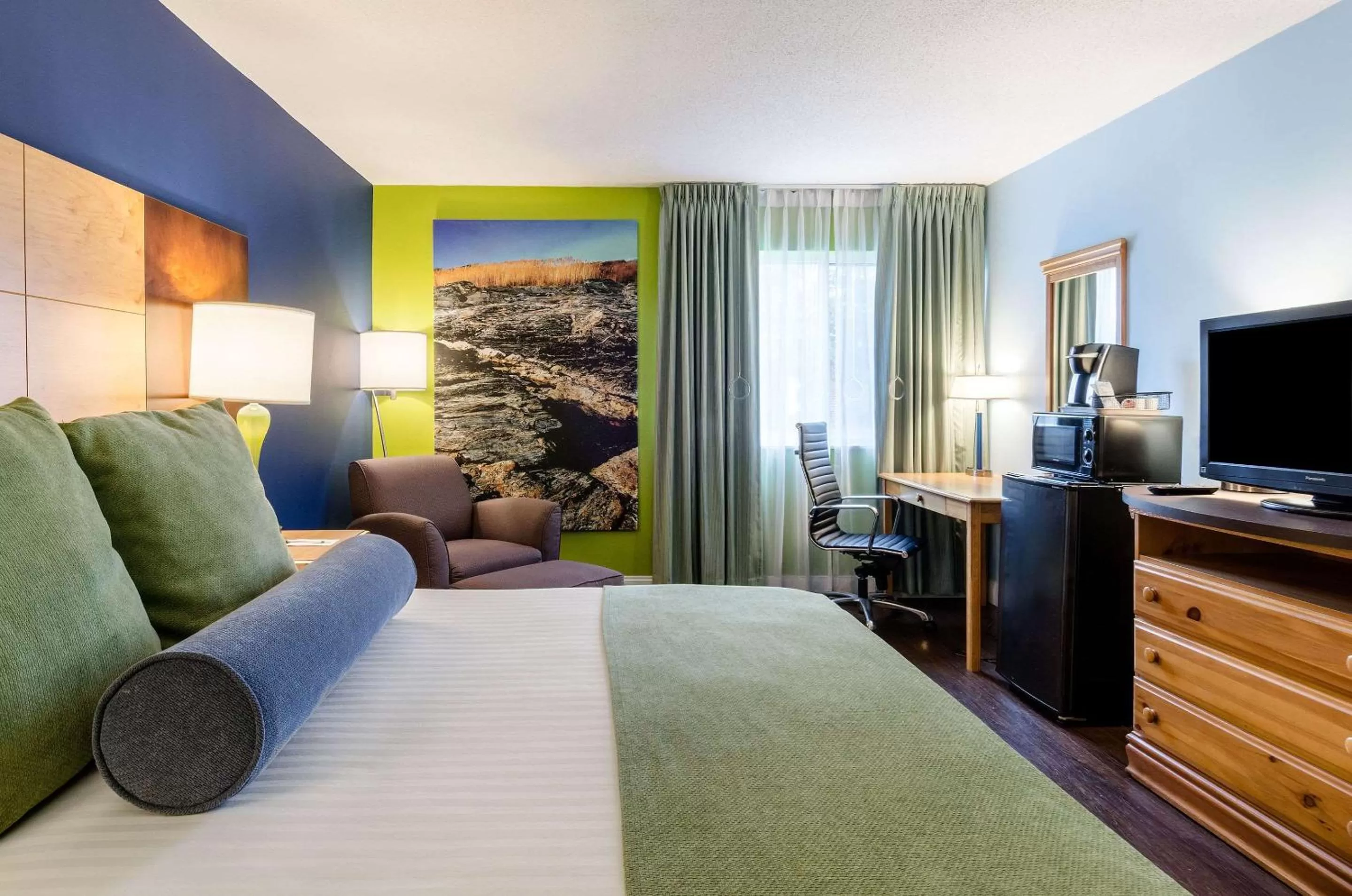 Photo of the whole room in Clarion Hotel Seekonk - Providence