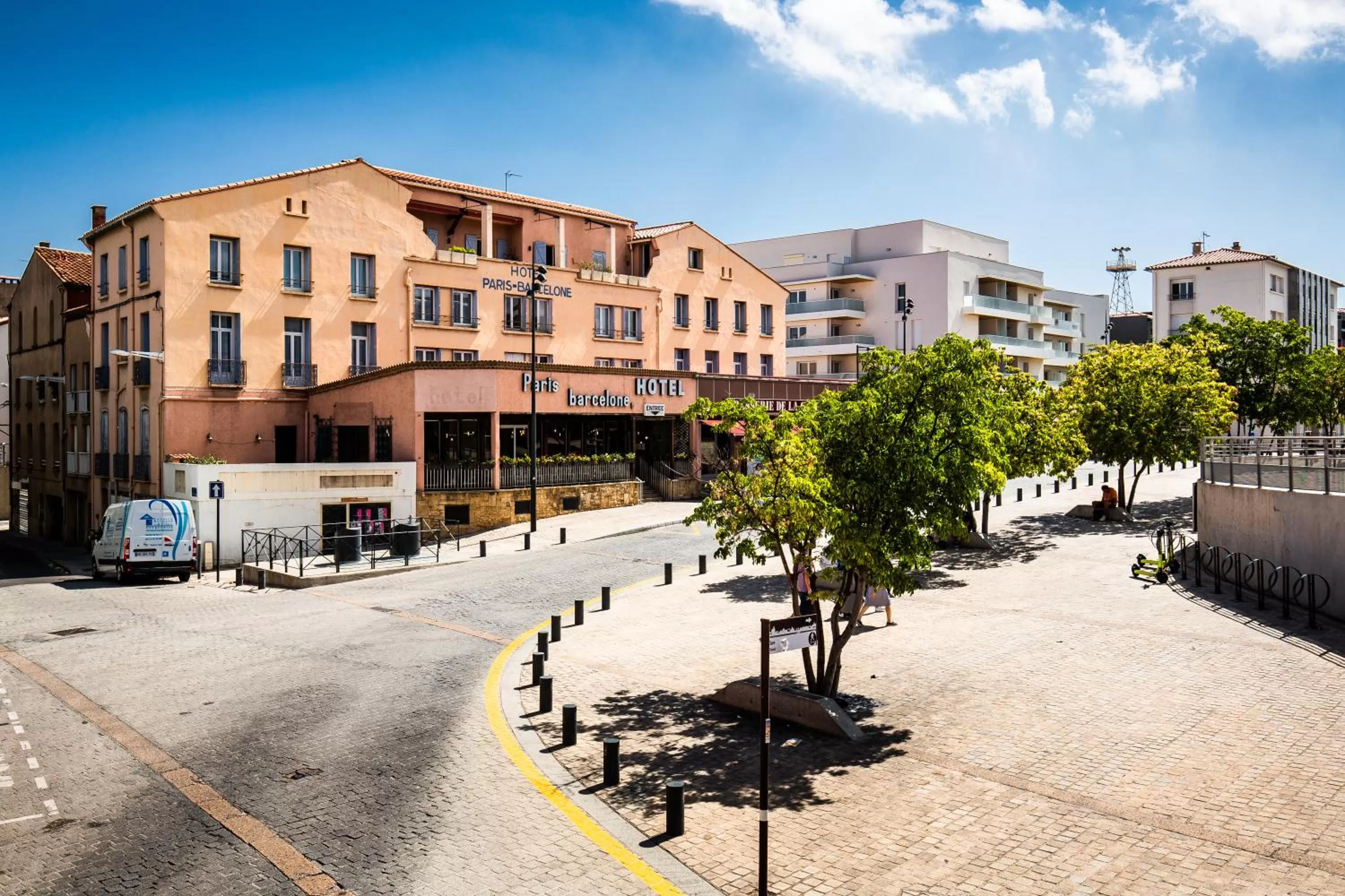 Property building in Hôtel PB - Paris-Barcelone