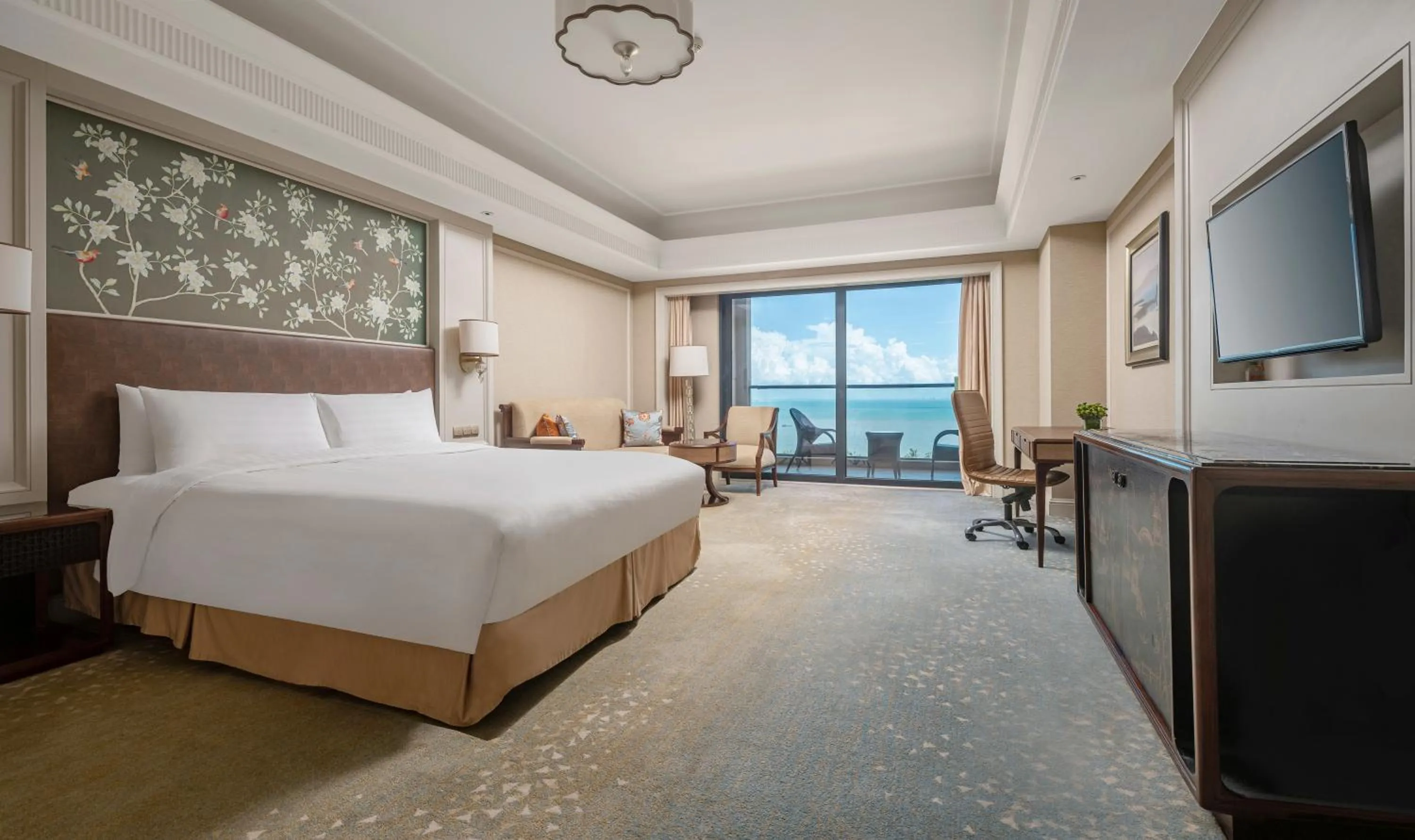 Photo of the whole room, Bed in Grand Hotel Haikou - Managed by Accor